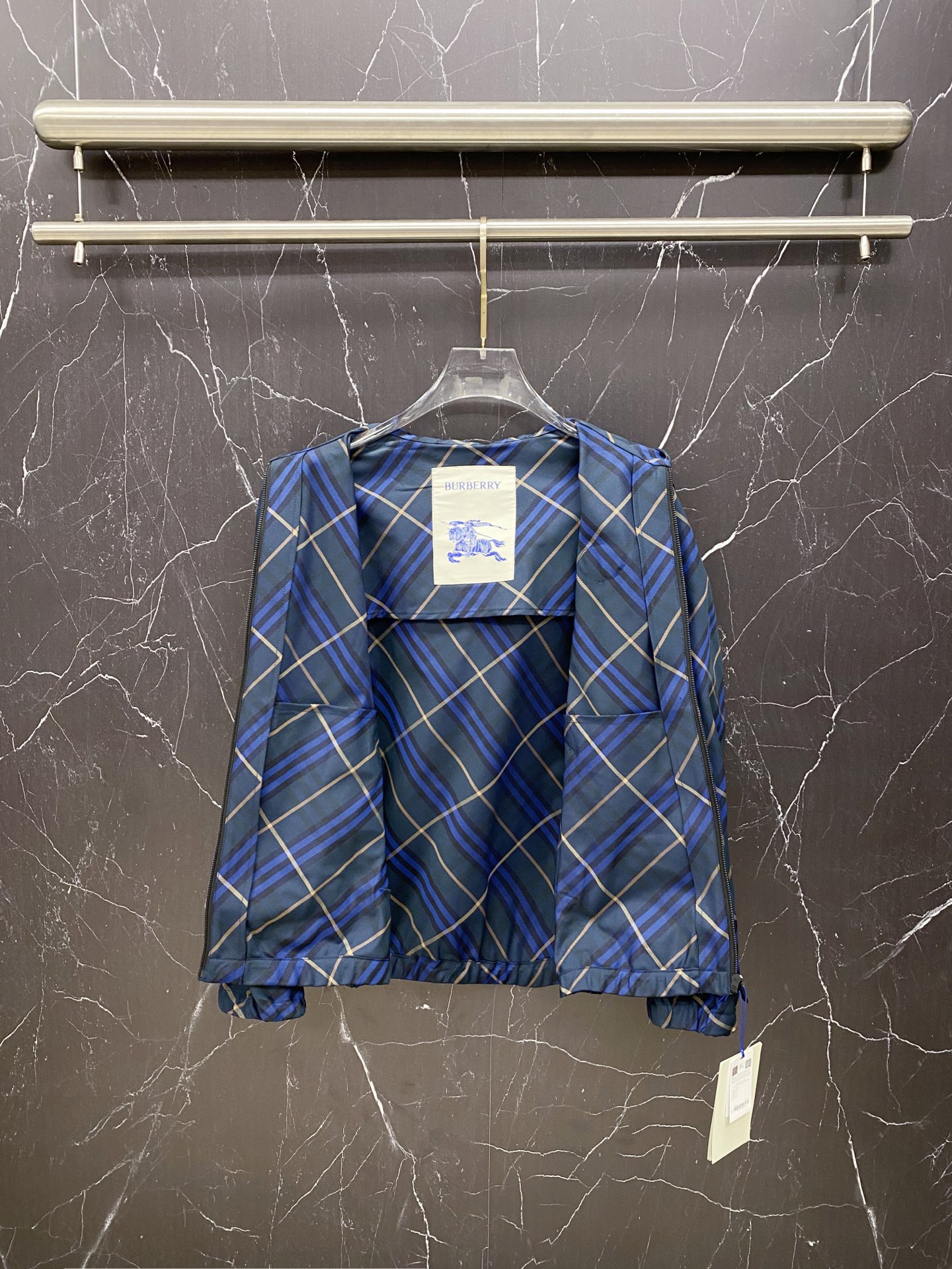 Burberry 巴宝莉 2026春季新款连帽夹克外套，全高端版本！高定专柜面料辅料，透气舒适度高，细节