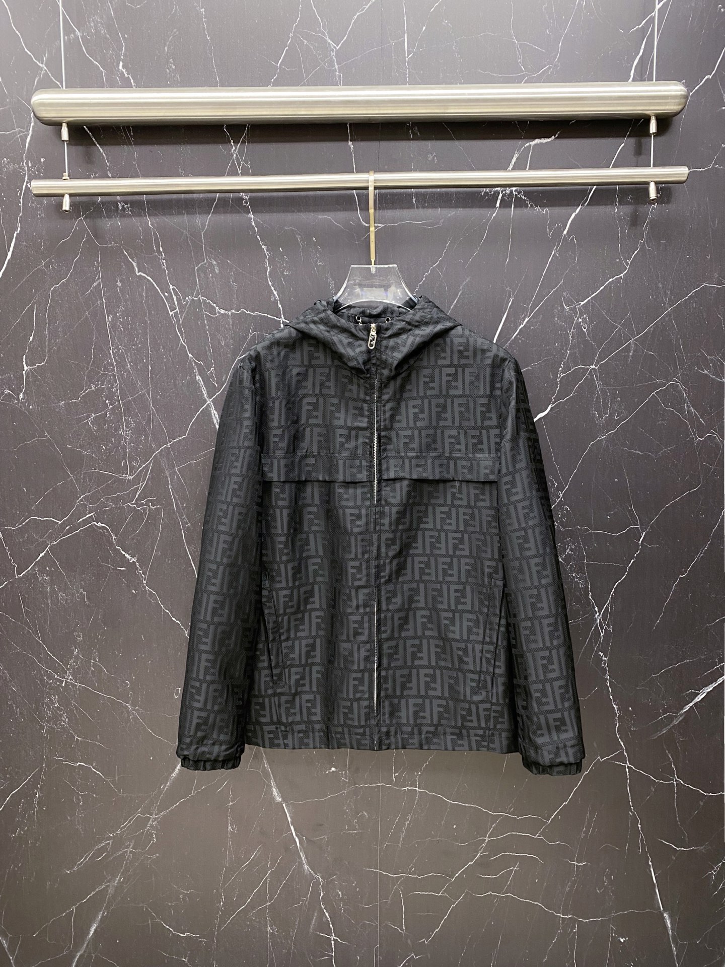 NO:733340,Fendi Fendi 2026ss spring new hooded jacket, full high-end version!  Haute couture counter fabric accessories, high breathability and comfort, impeccable details, exquisite workmanship and complex craftsmanship, casual tailoring, awesome upper body shape, color black, code size 48-56,,fendi,fendi,jackets & coats,jackets & coats,hats,19860909Fendi 芬迪 2026ss春季新款连帽夹克外套 全高端版本！高定专柜面料辅料,透气舒适度高,细节无可挑剔,做工考究工艺复杂,呈现休闲裁剪,上身版型超赞 颜色黑色 码数48-56,,fendi,fendi,jackets & coats,jackets & coats,hats,,Men's clothing