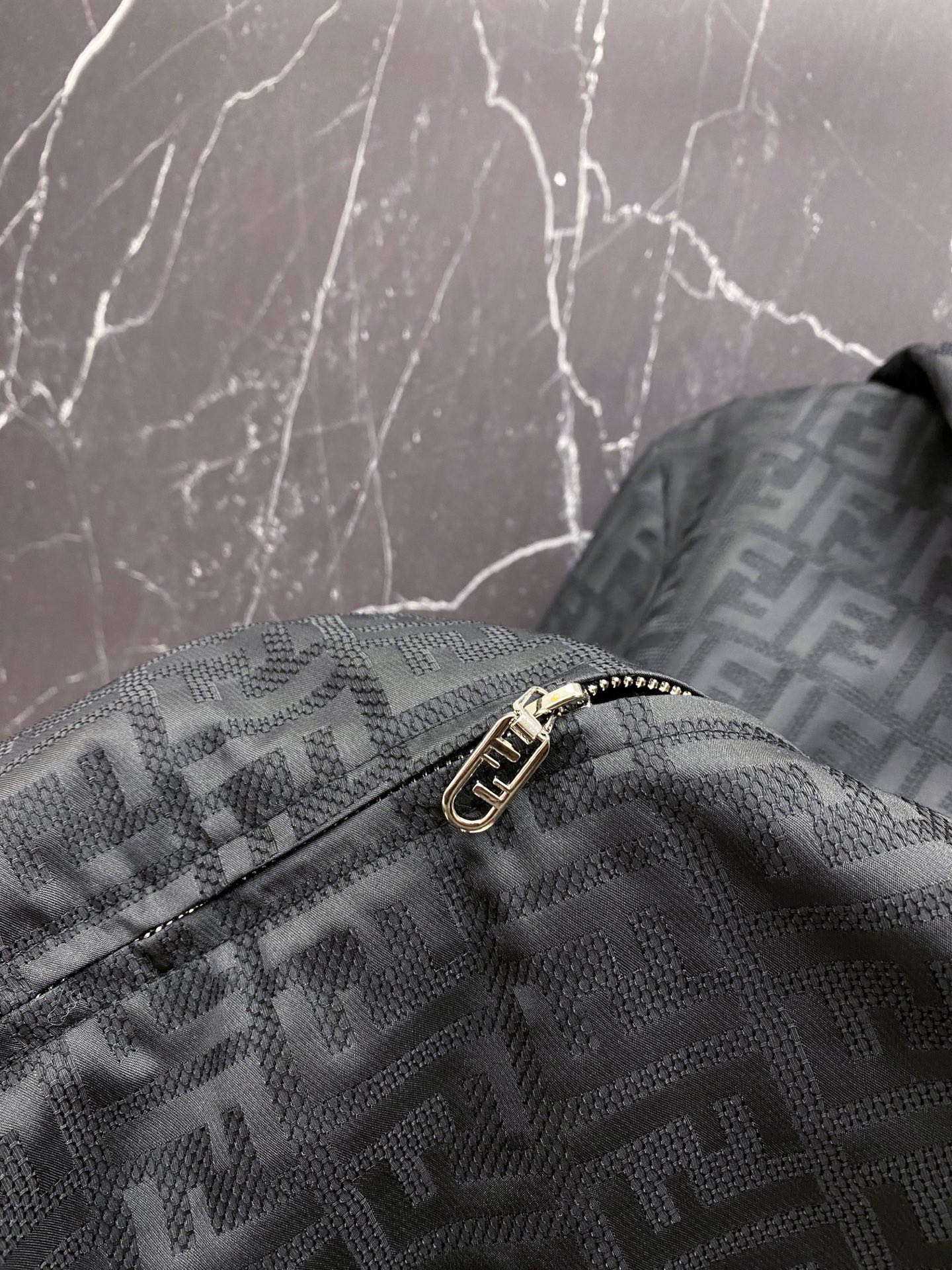 Fendi 芬迪 2026ss春季新款连帽夹克外套全高端版本！高定专柜面料辅料，透气舒适度高，细节无可挑