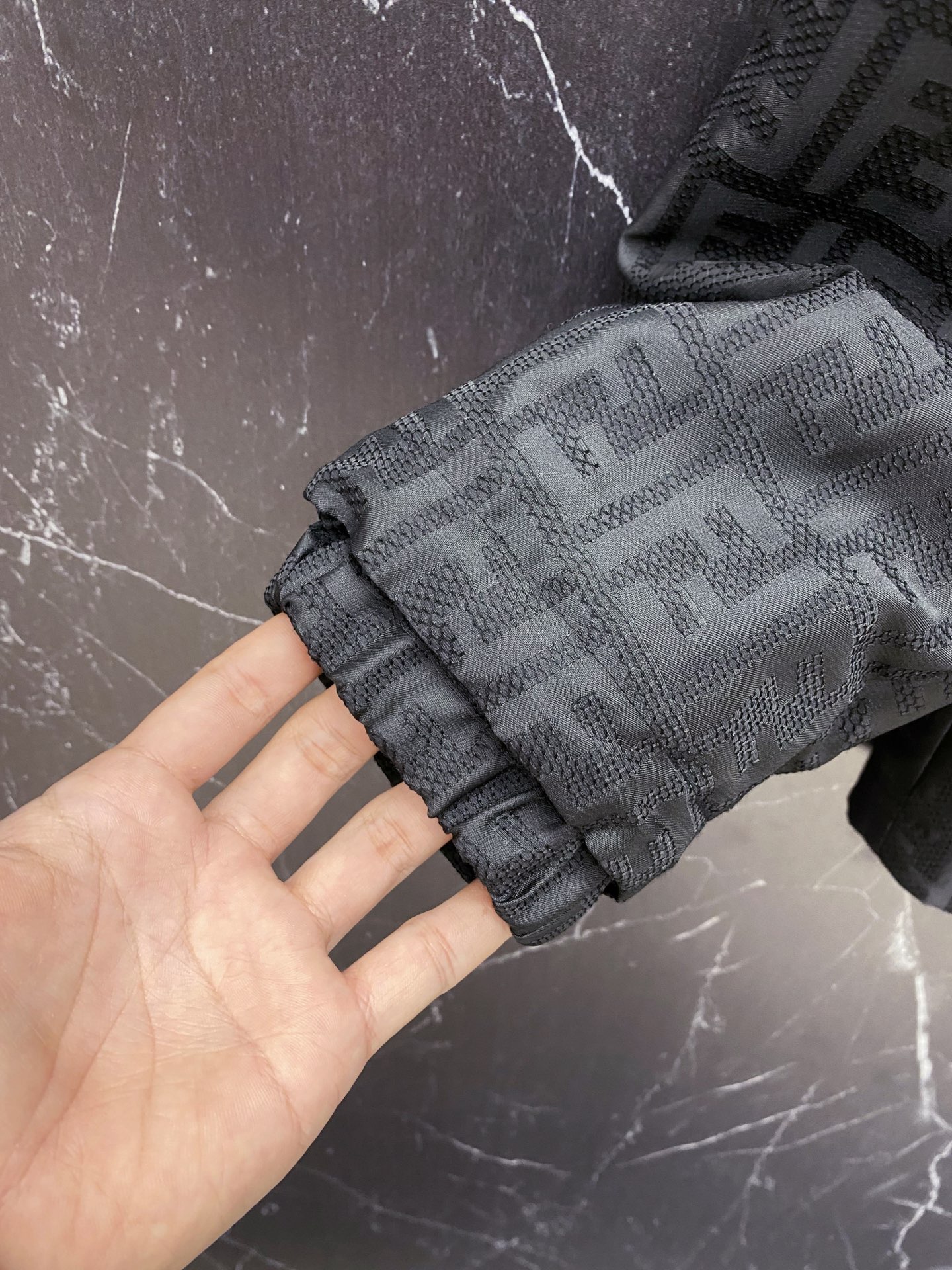 Fendi 芬迪 2026ss春季新款连帽夹克外套全高端版本！高定专柜面料辅料，透气舒适度高，细节无可挑