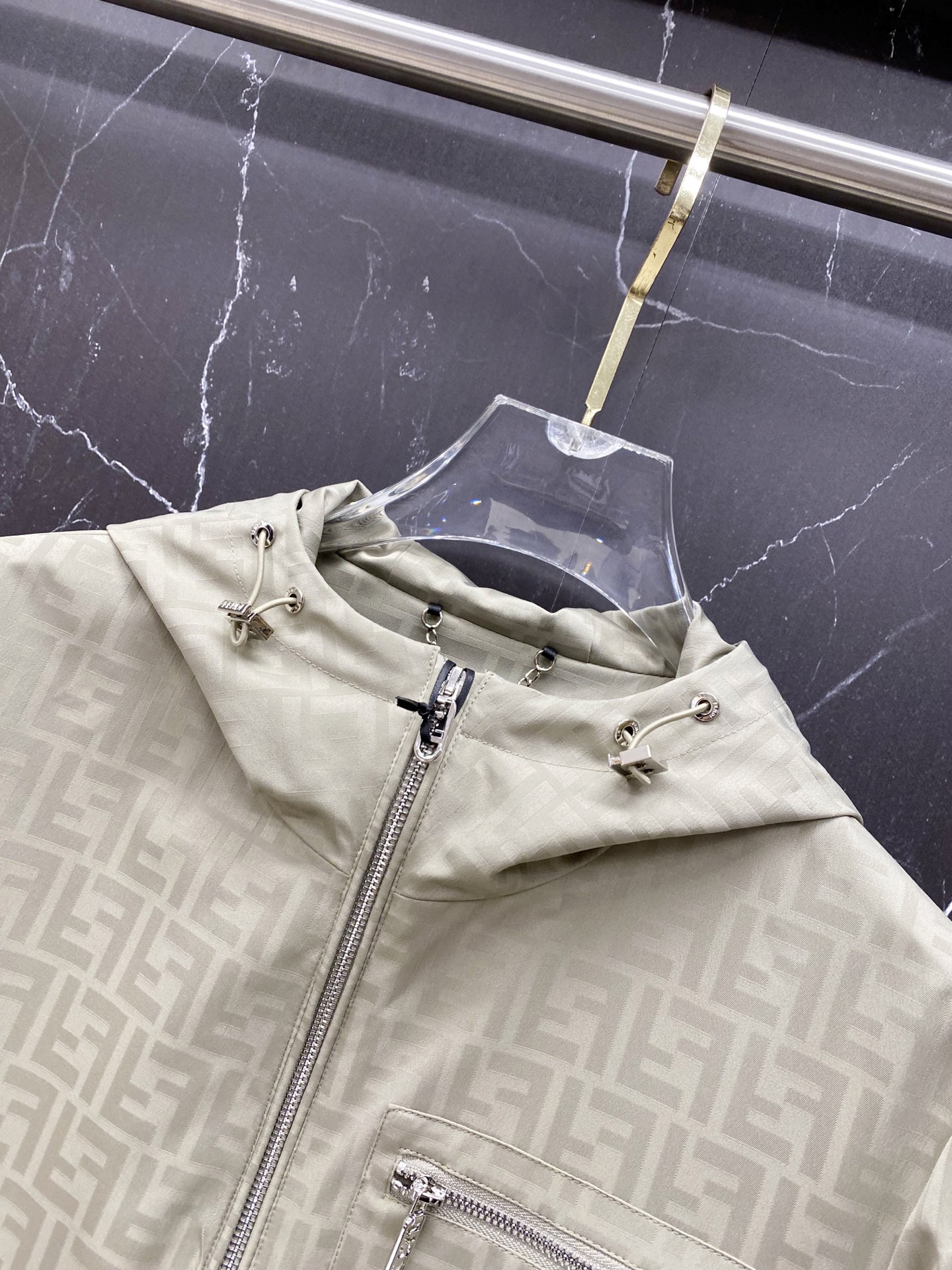 Fendi 芬迪 2026ss春季新款连帽夹克外套全高端版本！高定专柜面料辅料，透气舒适度高，细节无可挑