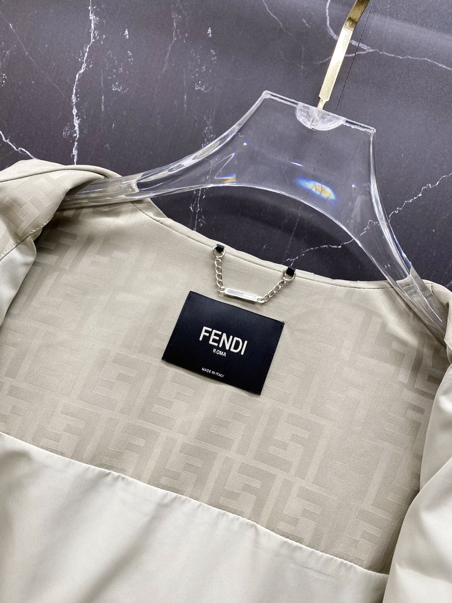 Fendi 芬迪 2026ss春季新款连帽夹克外套全高端版本！高定专柜面料辅料，透气舒适度高，细节无可挑