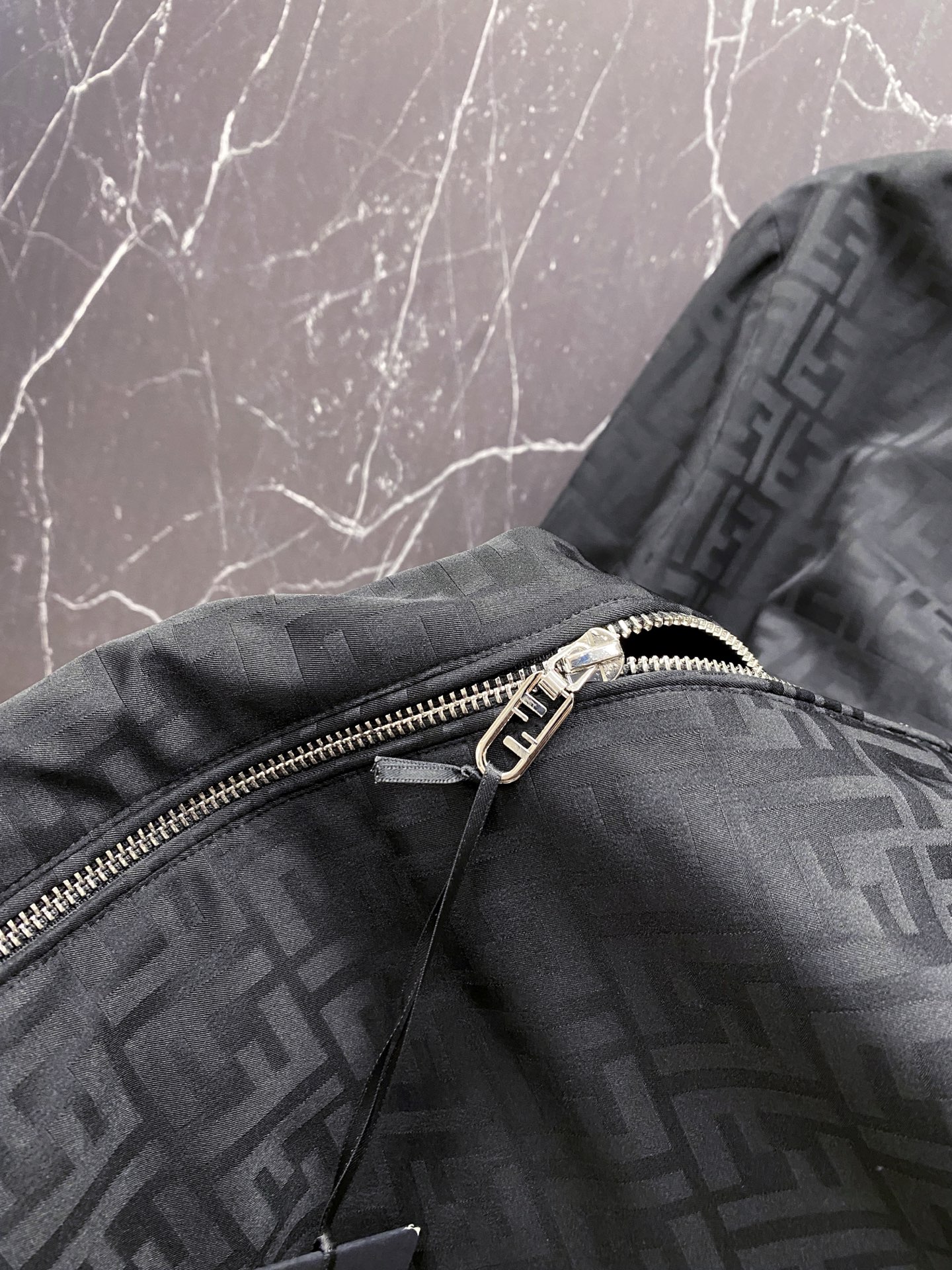 Fendi 芬迪 2026ss春季新款连帽夹克外套全高端版本！高定专柜面料辅料，透气舒适度高，细节无可挑