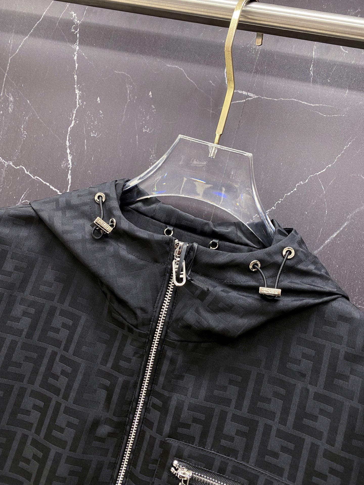 Fendi 芬迪 2026ss春季新款连帽夹克外套全高端版本！高定专柜面料辅料，透气舒适度高，细节无可挑