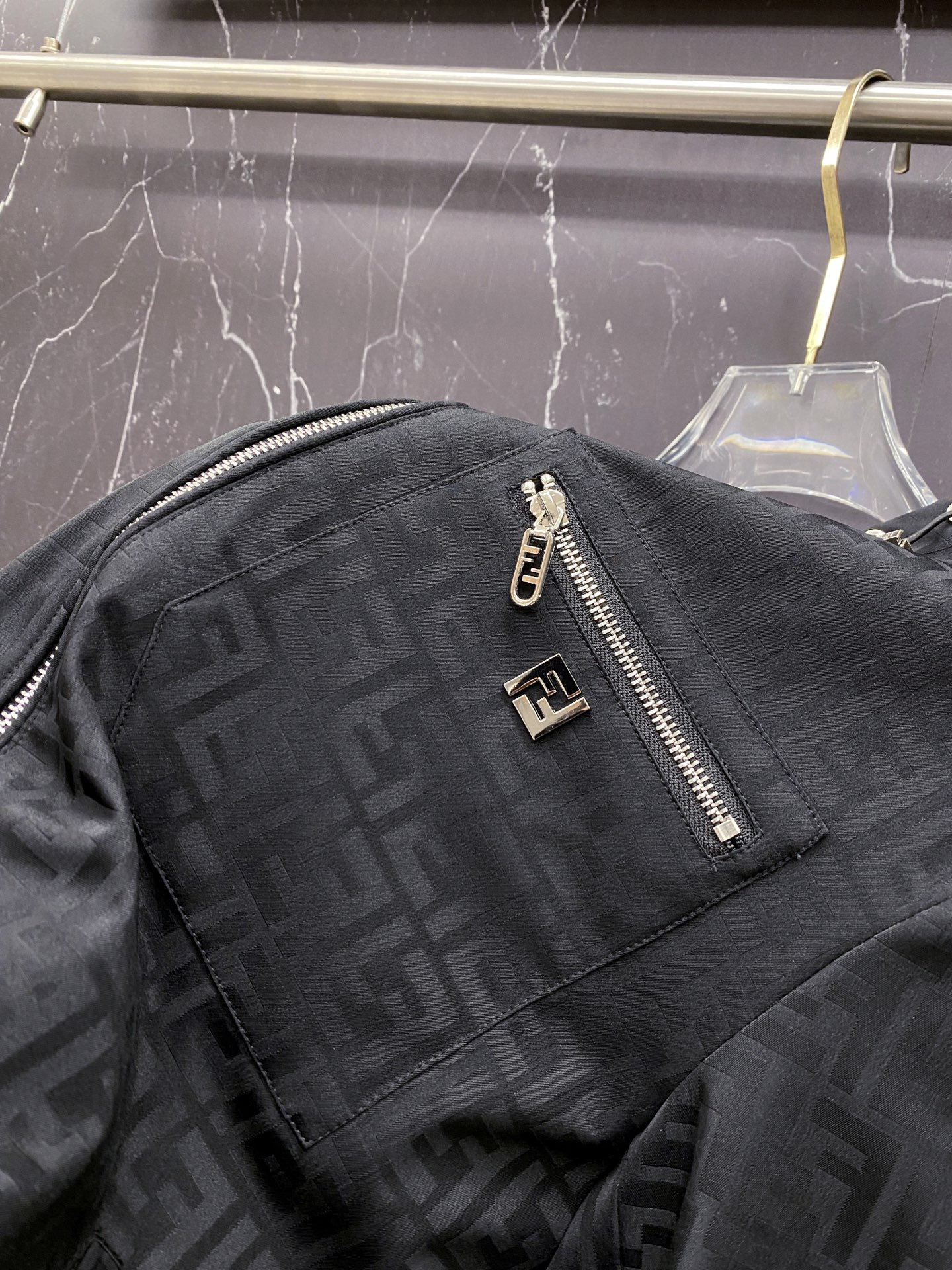 Fendi 芬迪 2026ss春季新款连帽夹克外套全高端版本！高定专柜面料辅料，透气舒适度高，细节无可挑