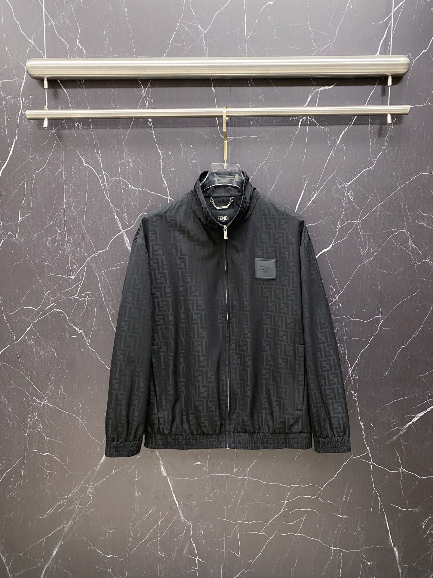 NO:733368,Fendi Fendi 2026ss spring new stand collar jacket full high-end version!  Haute couture counter fabric accessories, high breathability and comfort, impeccable details, exquisite workmanship and complex craftsmanship, casual tailoring, awesome upper body shape, color black, beige, code size 48-56,,fendi,fendi,jackets & coats,jackets & coats,19860909Fendi 芬迪 2026ss春季新款立领夹克外套 全高端版本！高定专柜面料辅料,透气舒适度高,细节无可挑剔,做工考究工艺复杂,呈现休闲裁剪,上身版型超赞 颜色黑色 米色 码数48-56,,fendi,fendi,jackets & coats,jackets & coats,,Men's clothing