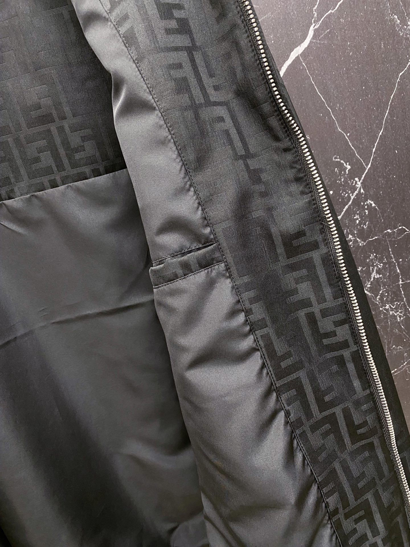 Fendi 芬迪 2026ss春季新款立领夹克外套全高端版本！高定专柜面料辅料，透气舒适度高，细节无可挑