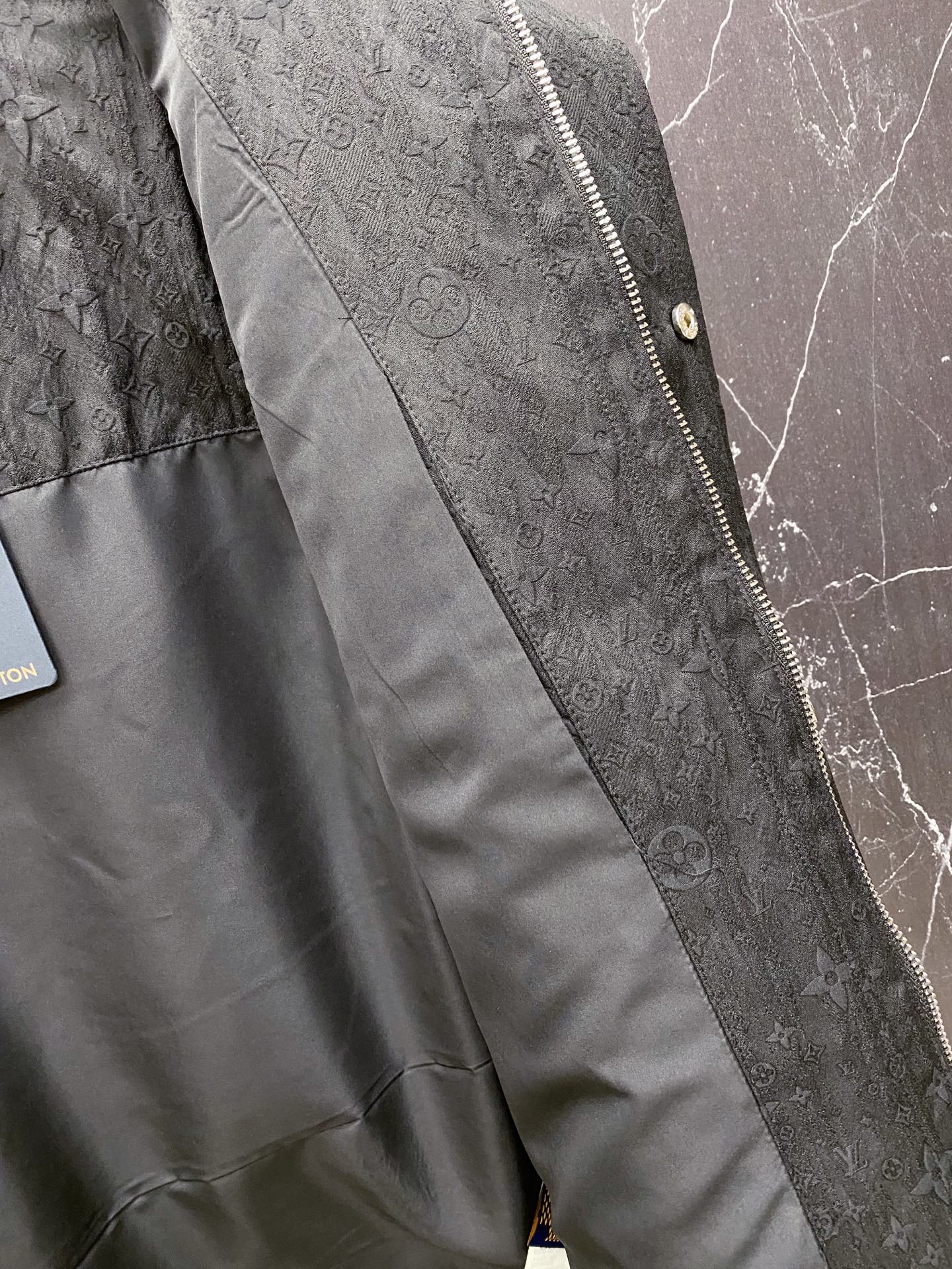 LV 2026ss春季新款夹克外套全高端版本！高定专柜面料辅料，透气舒适度高，细节无可挑剔，做工考究工艺