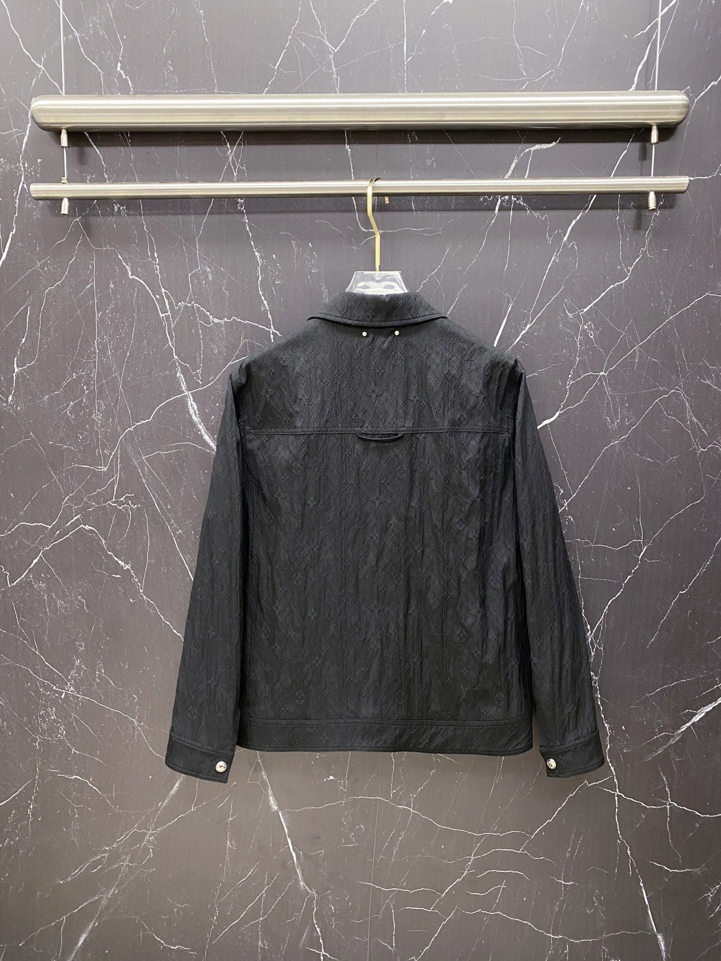 LV 2026ss春季新款夹克外套全高端版本！高定专柜面料辅料，透气舒适度高，细节无可挑剔，做工考究工艺