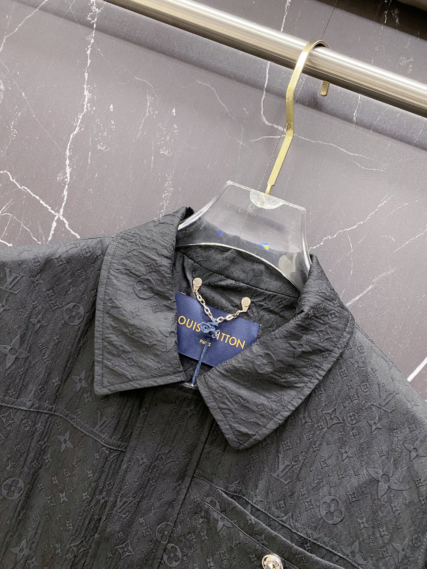 LV 2026ss春季新款夹克外套全高端版本！高定专柜面料辅料，透气舒适度高，细节无可挑剔，做工考究工艺