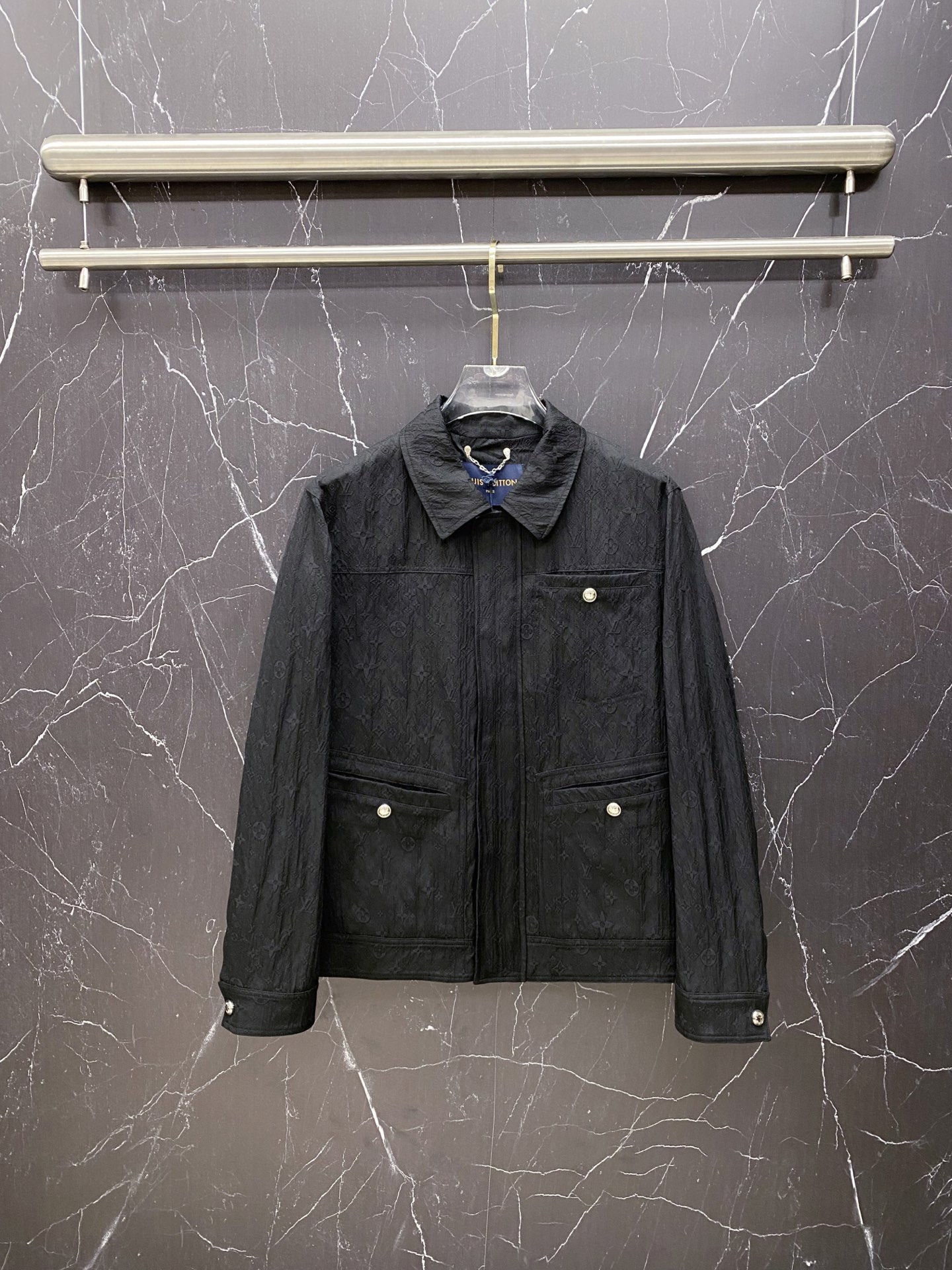 NO:733334,LV 2026ss new spring jacket, full high-end version!  Haute couture counter fabric accessories, high breathability and comfort, impeccable details, exquisite workmanship and complex craftsmanship, casual tailoring, awesome upper body shape, color black, size 48-56,, louis vuitton, jackets & coats, jackets & coats,19860909LV 2026ss春季新款夹克外套 全高端版本！高定专柜面料辅料,透气舒适度高,细节无可挑剔,做工考究工艺复杂,呈现休闲裁剪,上身版型超赞 颜色黑色 码数48-56,,louis vuitton,jackets & coats,jackets & coats,,Men's clothing