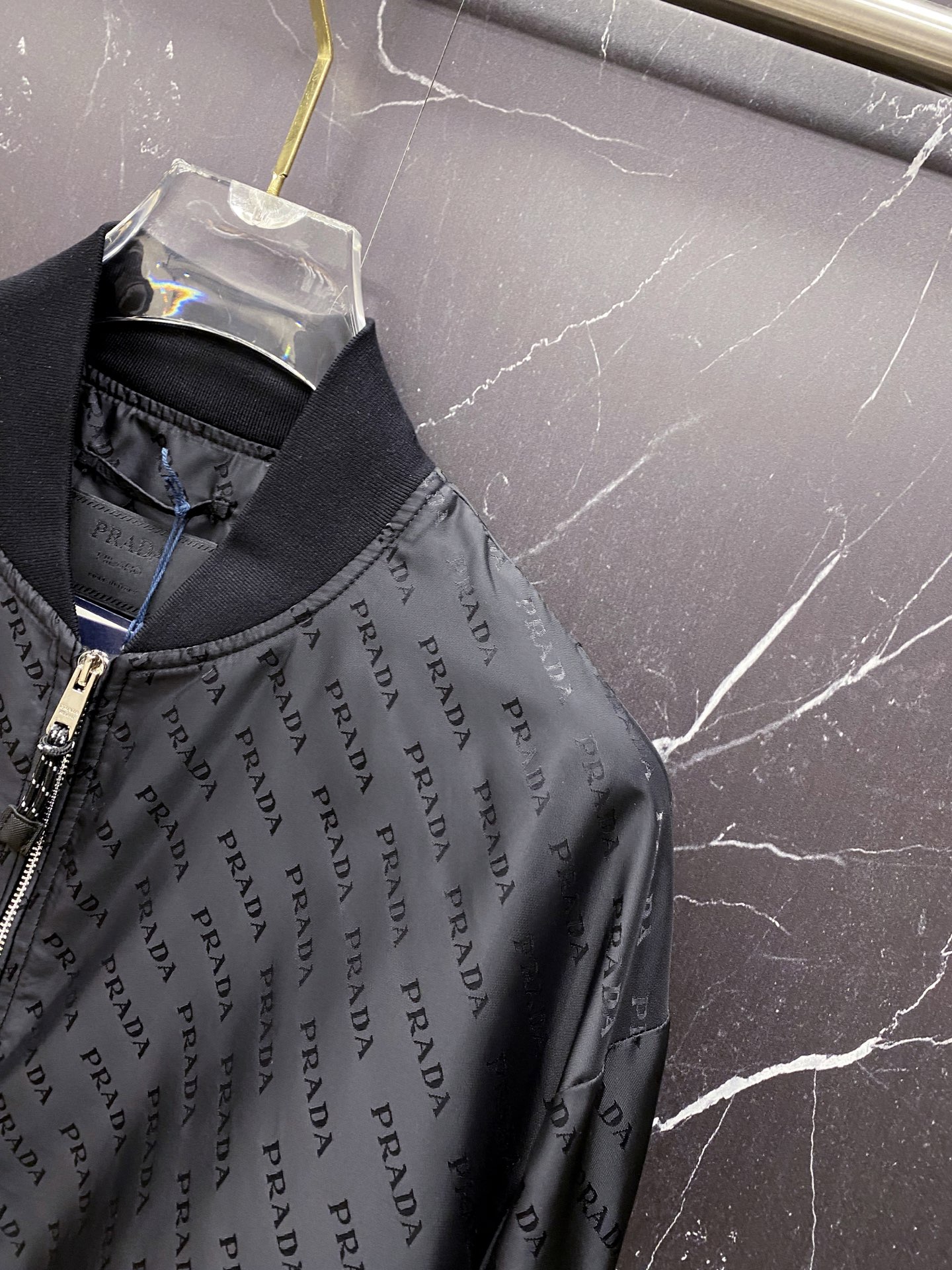 Prada 普拉达2026ss春季新款夹克外套全高端版本！高定专柜面料辅料，透气舒适度高，细节无可挑剔，