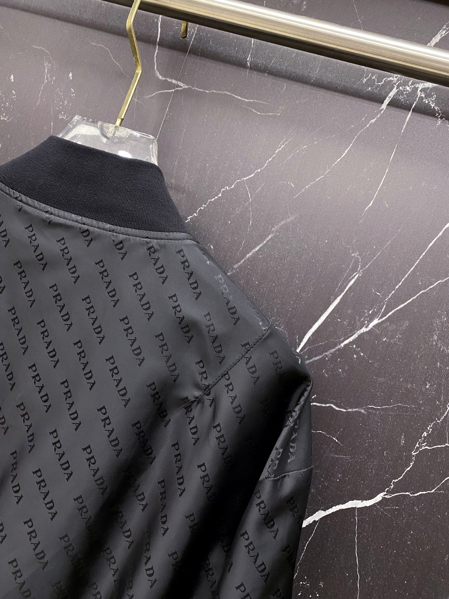 Prada 普拉达2026ss春季新款夹克外套全高端版本！高定专柜面料辅料，透气舒适度高，细节无可挑剔，