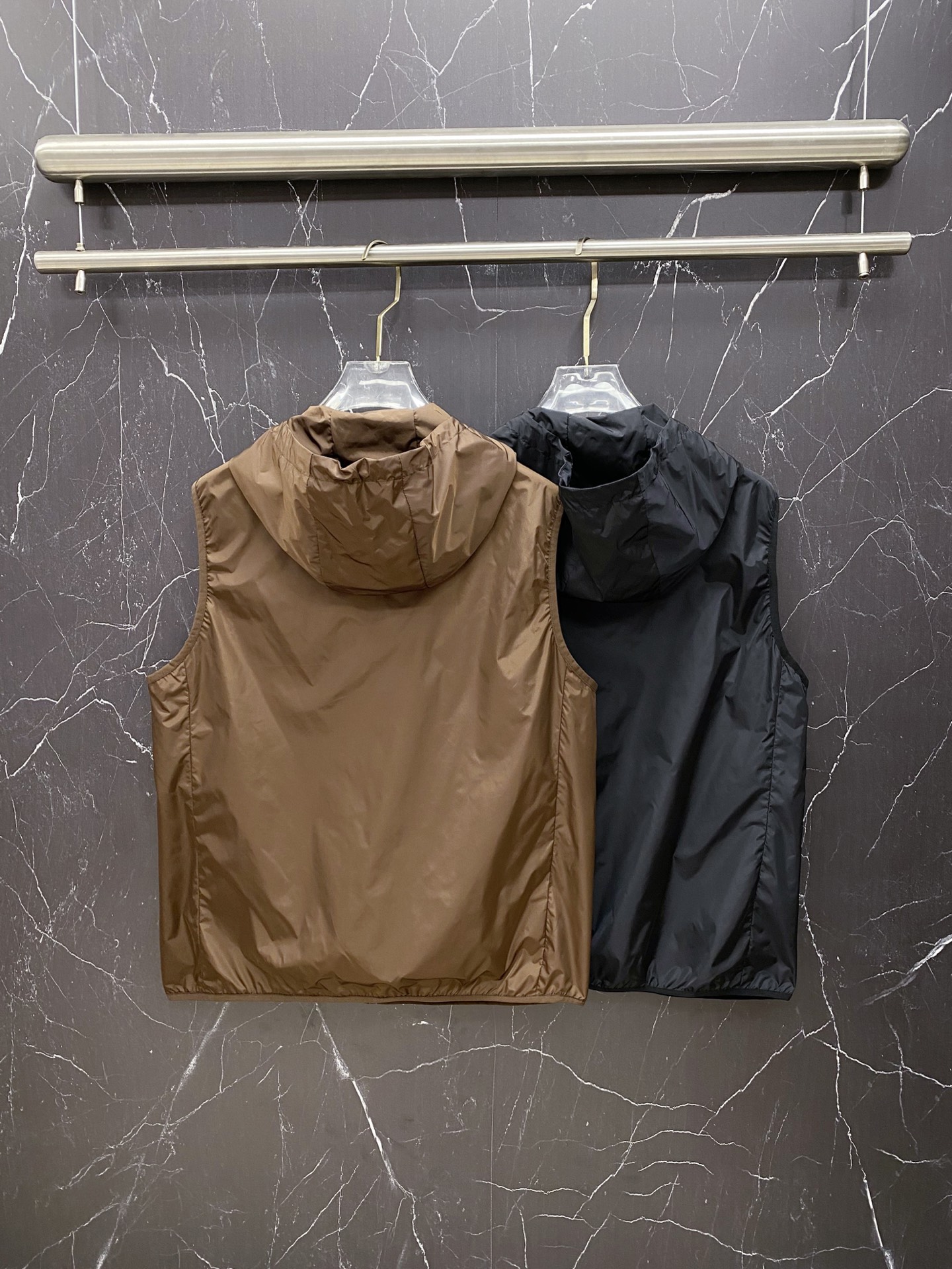 Prada 普拉达马甲2026ss春季新款夹克外套，专柜同步新品发售，商务休闲两不误！三角标彰显品牌奢华