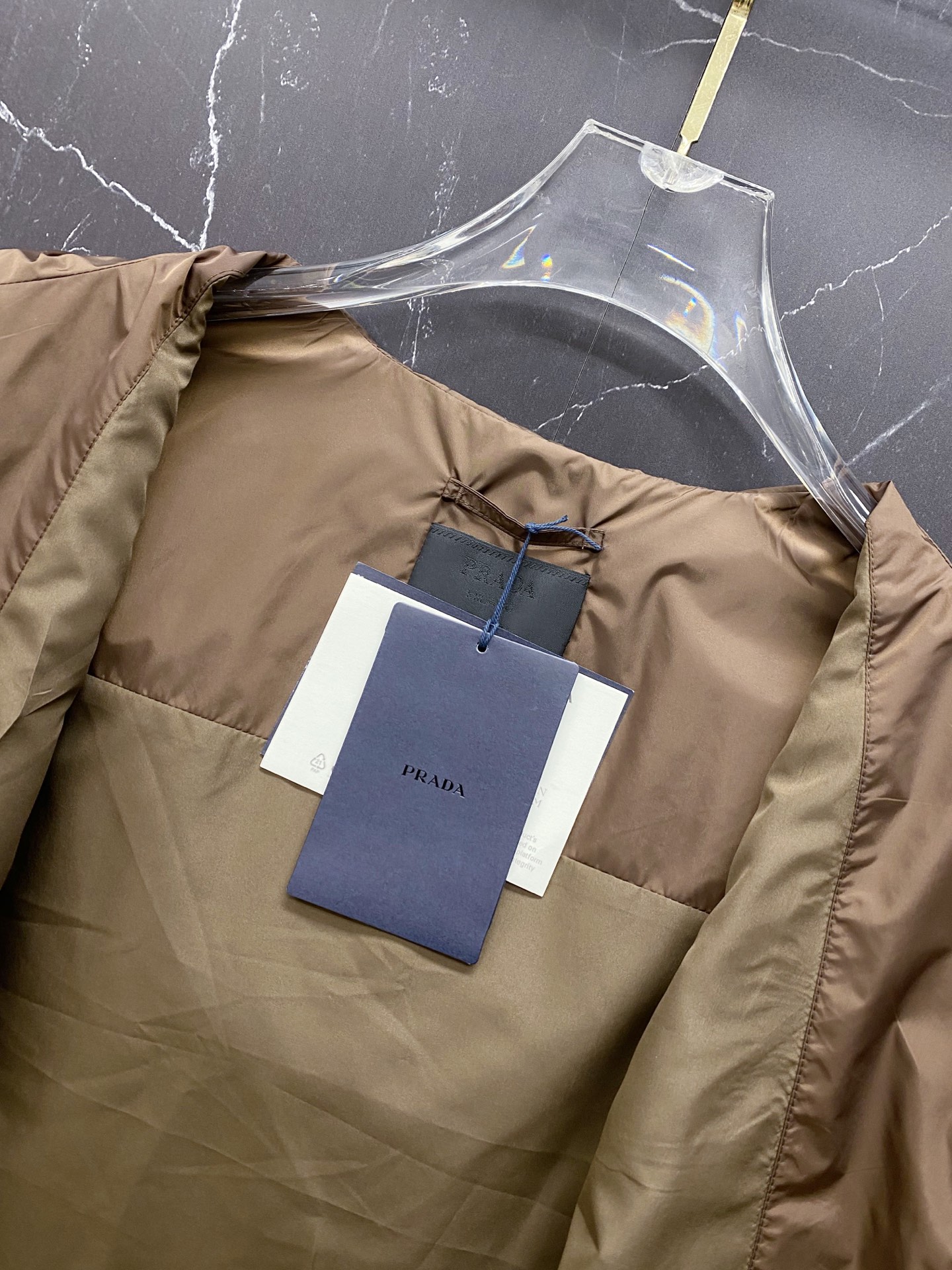 Prada 普拉达马甲2026ss春季新款夹克外套，专柜同步新品发售，商务休闲两不误！三角标彰显品牌奢华