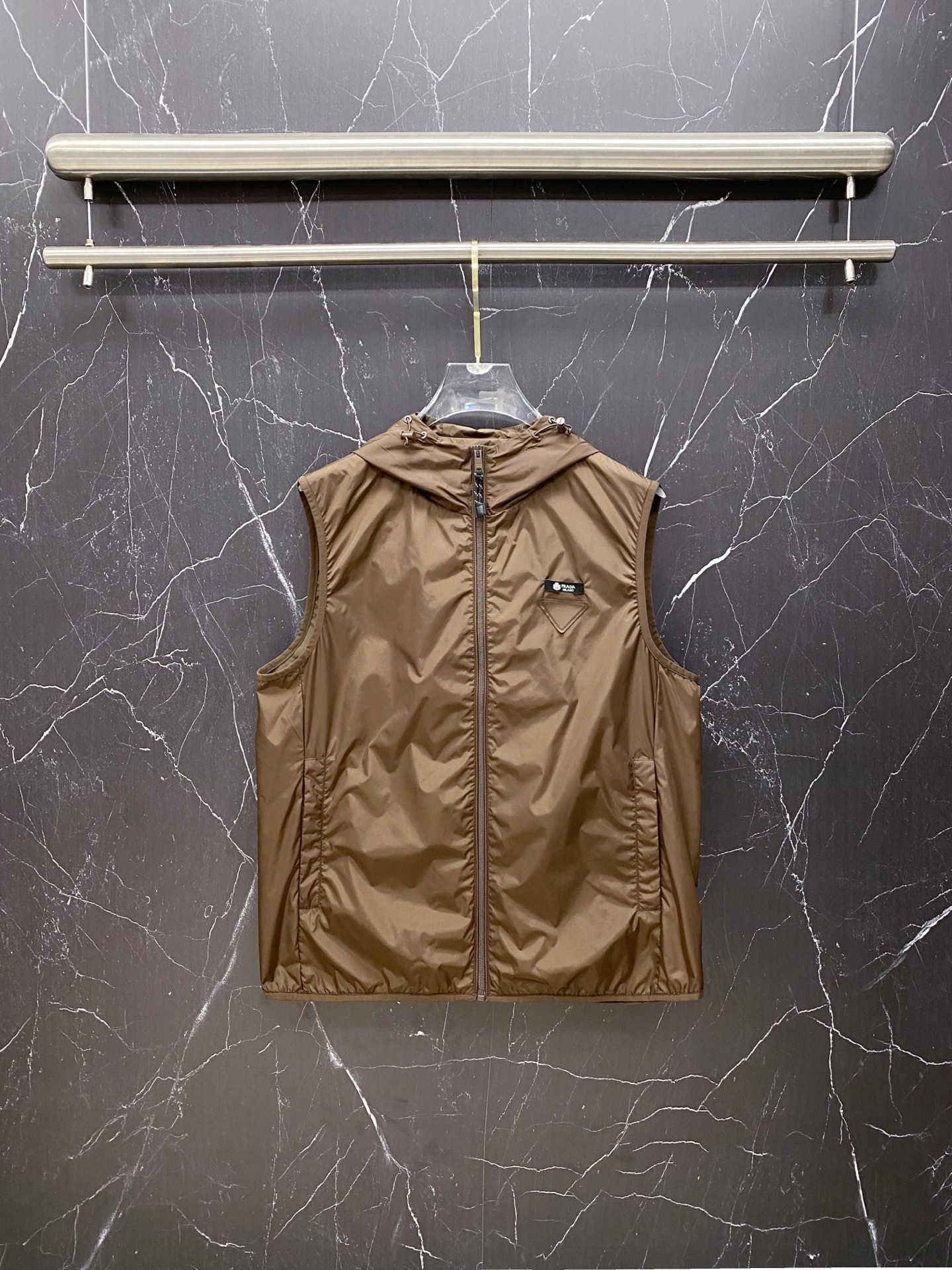 Prada 普拉达马甲2026ss春季新款夹克外套，专柜同步新品发售，商务休闲两不误！三角标彰显品牌奢华