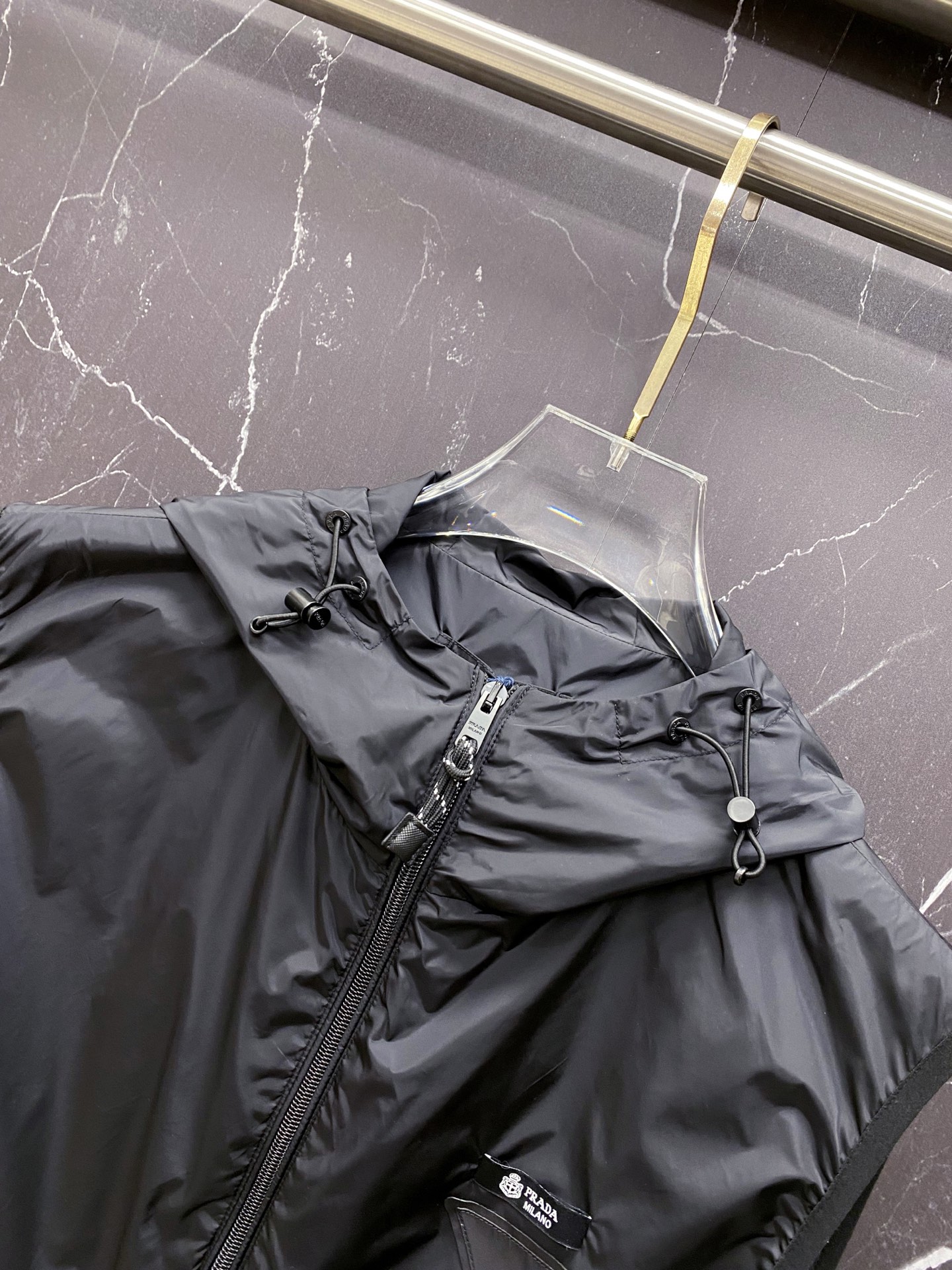 Prada 普拉达马甲2026ss春季新款夹克外套，专柜同步新品发售，商务休闲两不误！三角标彰显品牌奢华