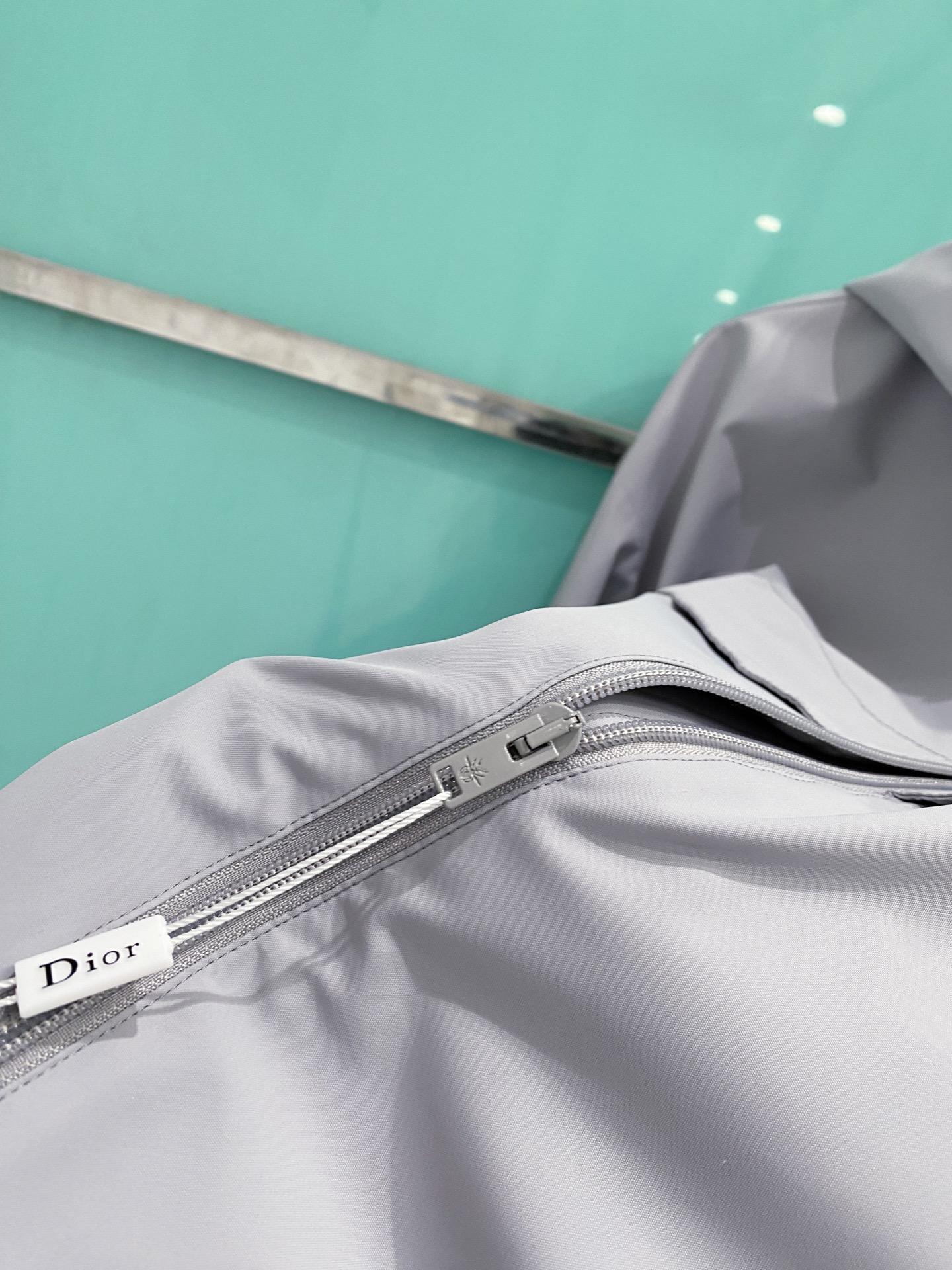 Dior 迪奥 2026ss春季新款连帽夹克外套全高端版本！高定专柜面料辅料，透气舒适度高，细节无可挑剔