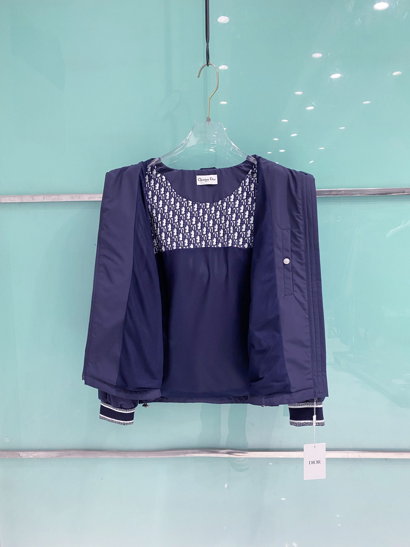 Dior 迪奥 2026ss春季新款连帽夹克外套全高端版本！高定专柜面料辅料，透气舒适度高，细节无可挑剔