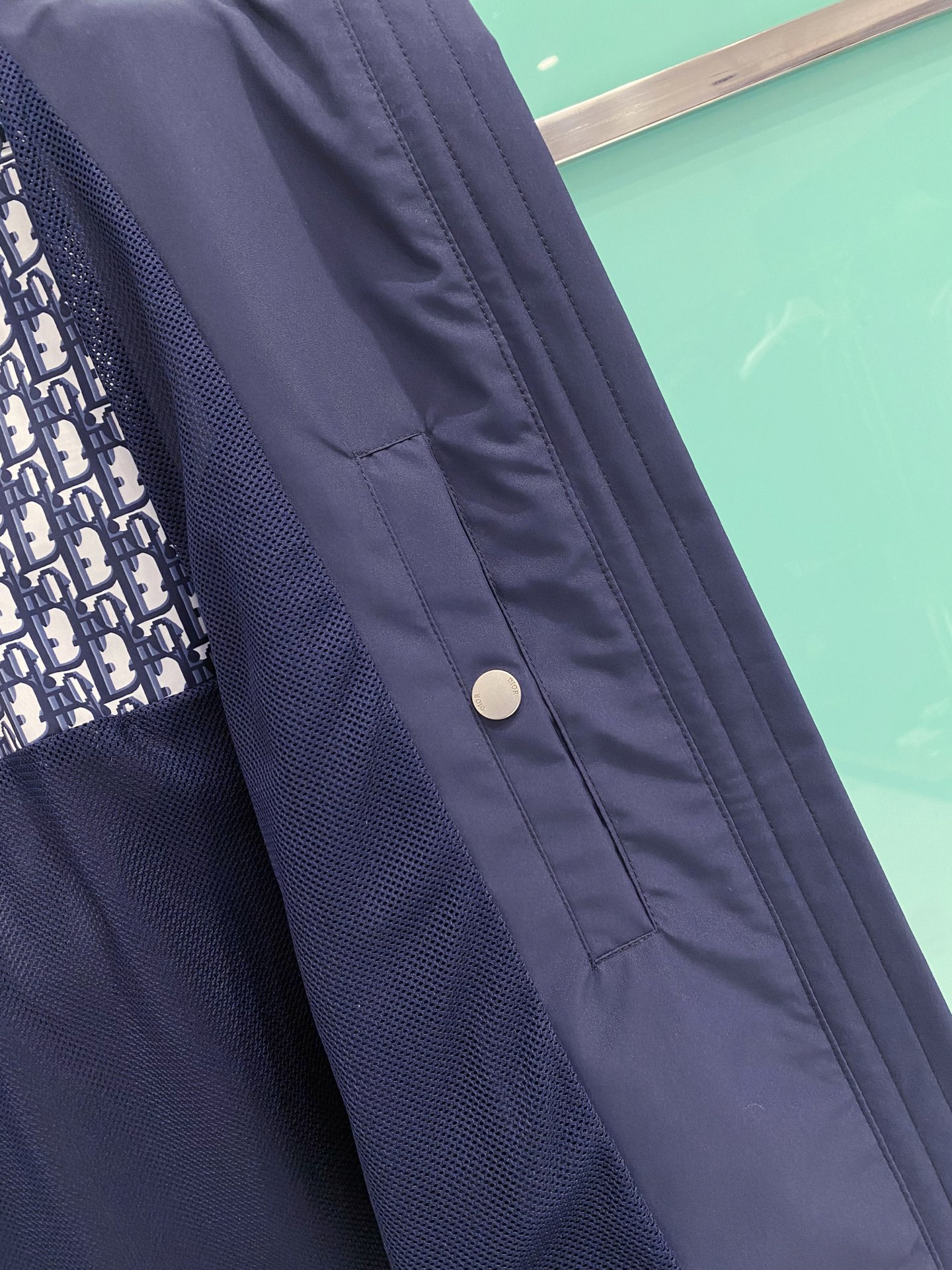 Dior 迪奥 2026ss春季新款连帽夹克外套全高端版本！高定专柜面料辅料，透气舒适度高，细节无可挑剔