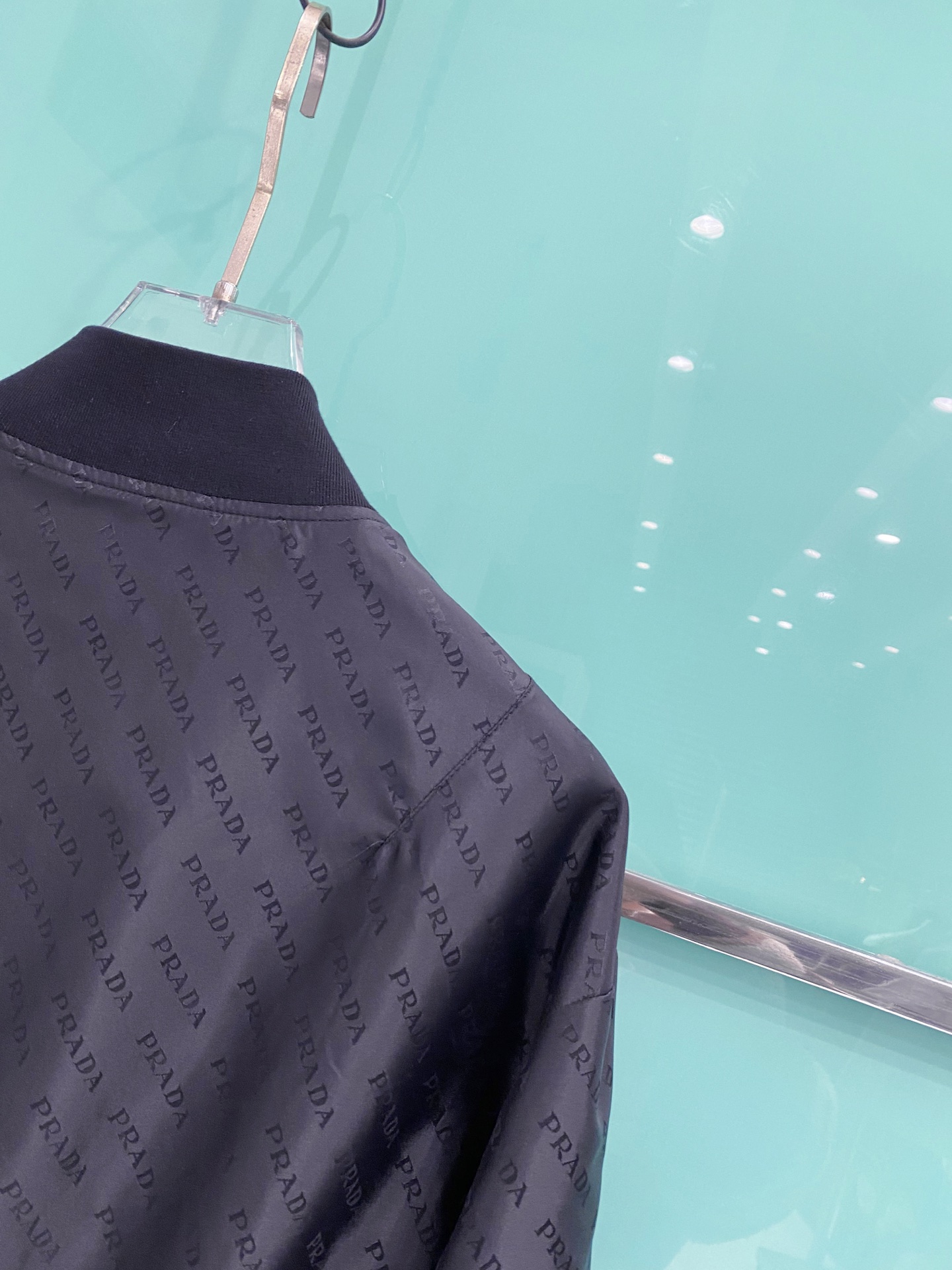 Prada 普拉达2026ss春季新款夹克外套全高端版本！高定专柜面料辅料，透气舒适度高，细节无可挑剔，