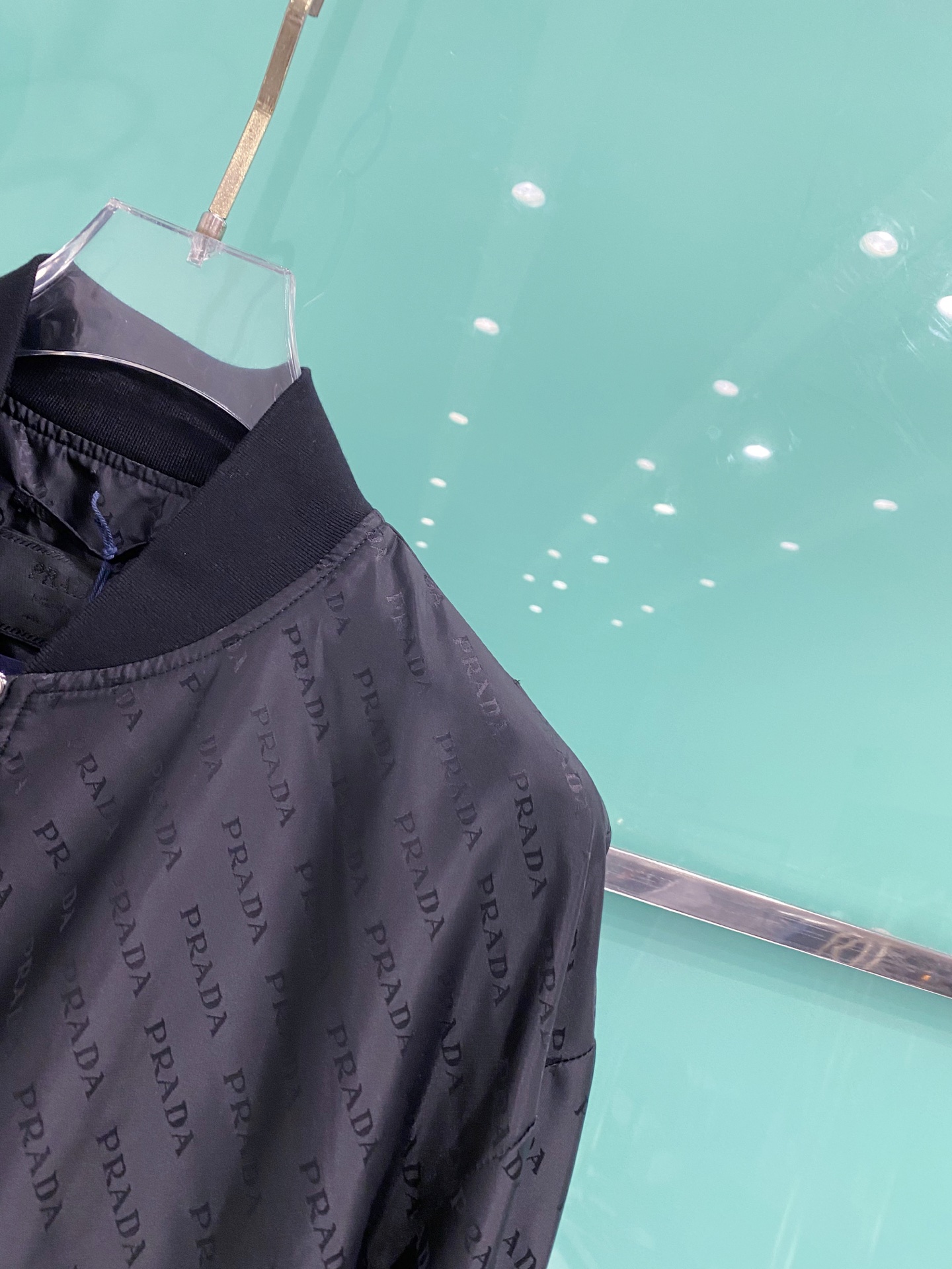 Prada 普拉达2026ss春季新款夹克外套全高端版本！高定专柜面料辅料，透气舒适度高，细节无可挑剔，