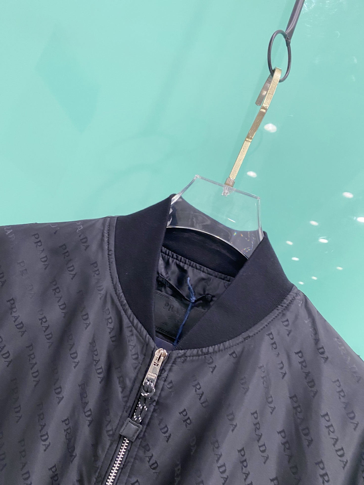 Prada 普拉达2026ss春季新款夹克外套全高端版本！高定专柜面料辅料，透气舒适度高，细节无可挑剔，