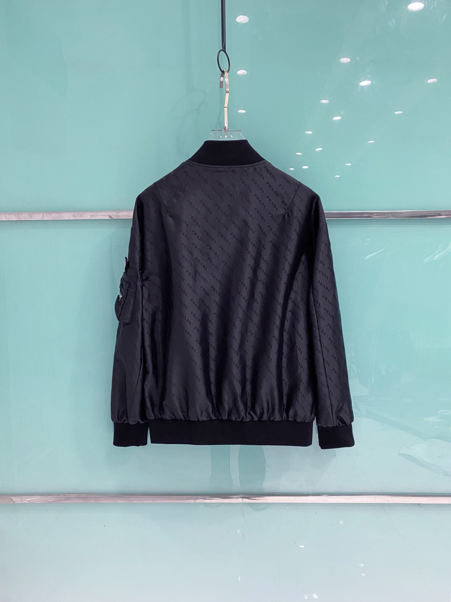 Prada 普拉达2026ss春季新款夹克外套全高端版本！高定专柜面料辅料，透气舒适度高，细节无可挑剔，