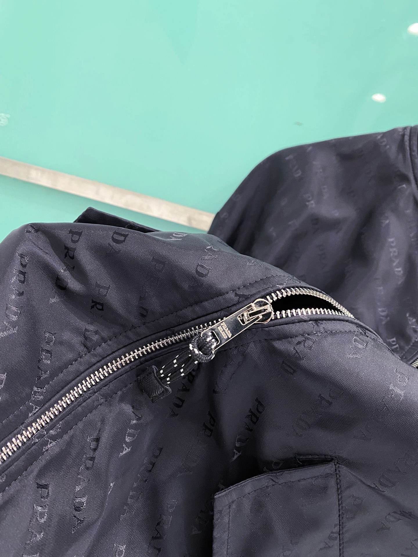 Prada 普拉达2026ss春季新款夹克外套全高端版本！高定专柜面料辅料，透气舒适度高，细节无可挑剔，