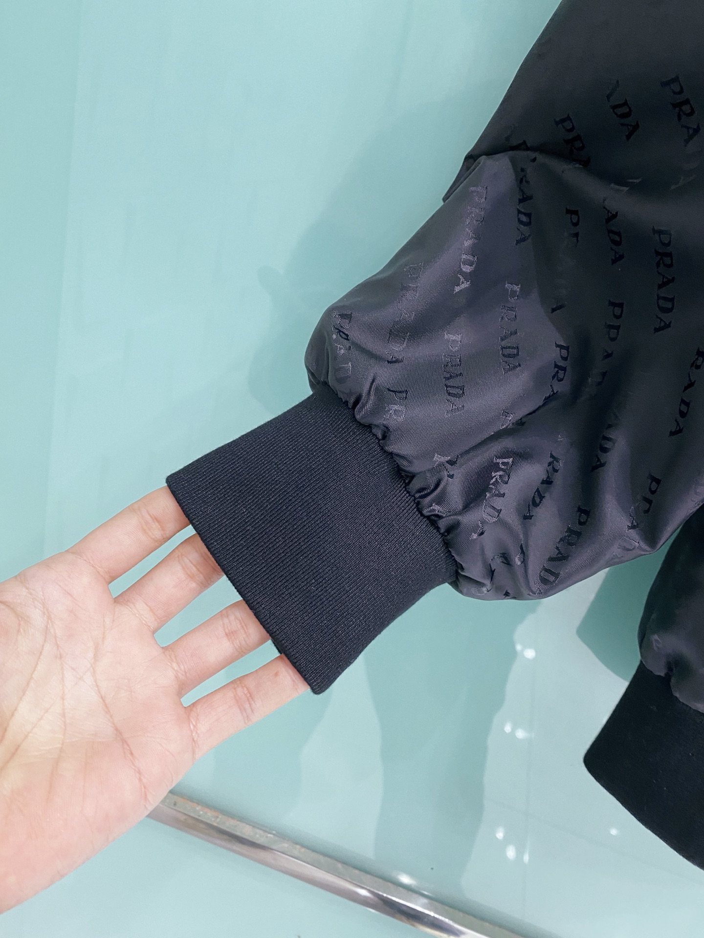 Prada 普拉达2026ss春季新款夹克外套全高端版本！高定专柜面料辅料，透气舒适度高，细节无可挑剔，