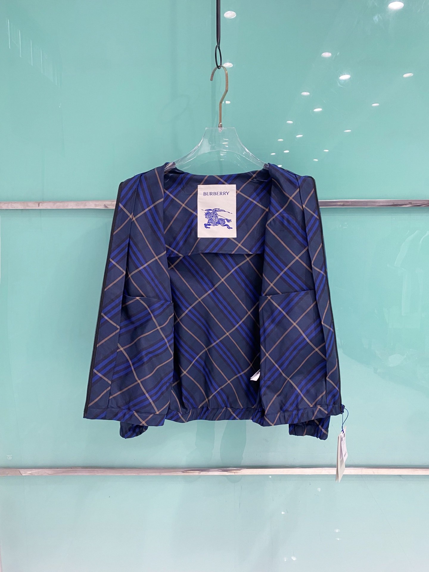 Burberry 巴宝莉 2026春季新款连帽夹克外套，全高端版本！高定专柜面料辅料，透气舒适度高，细节