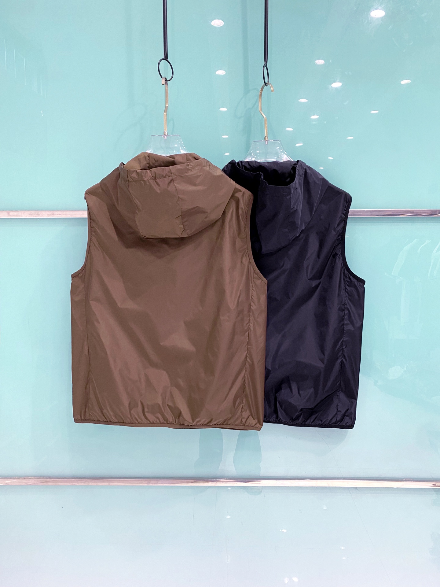 Prada 普拉达马甲2026ss春季新款夹克外套，专柜同步新品发售，商务休闲两不误！三角标彰显品牌奢华