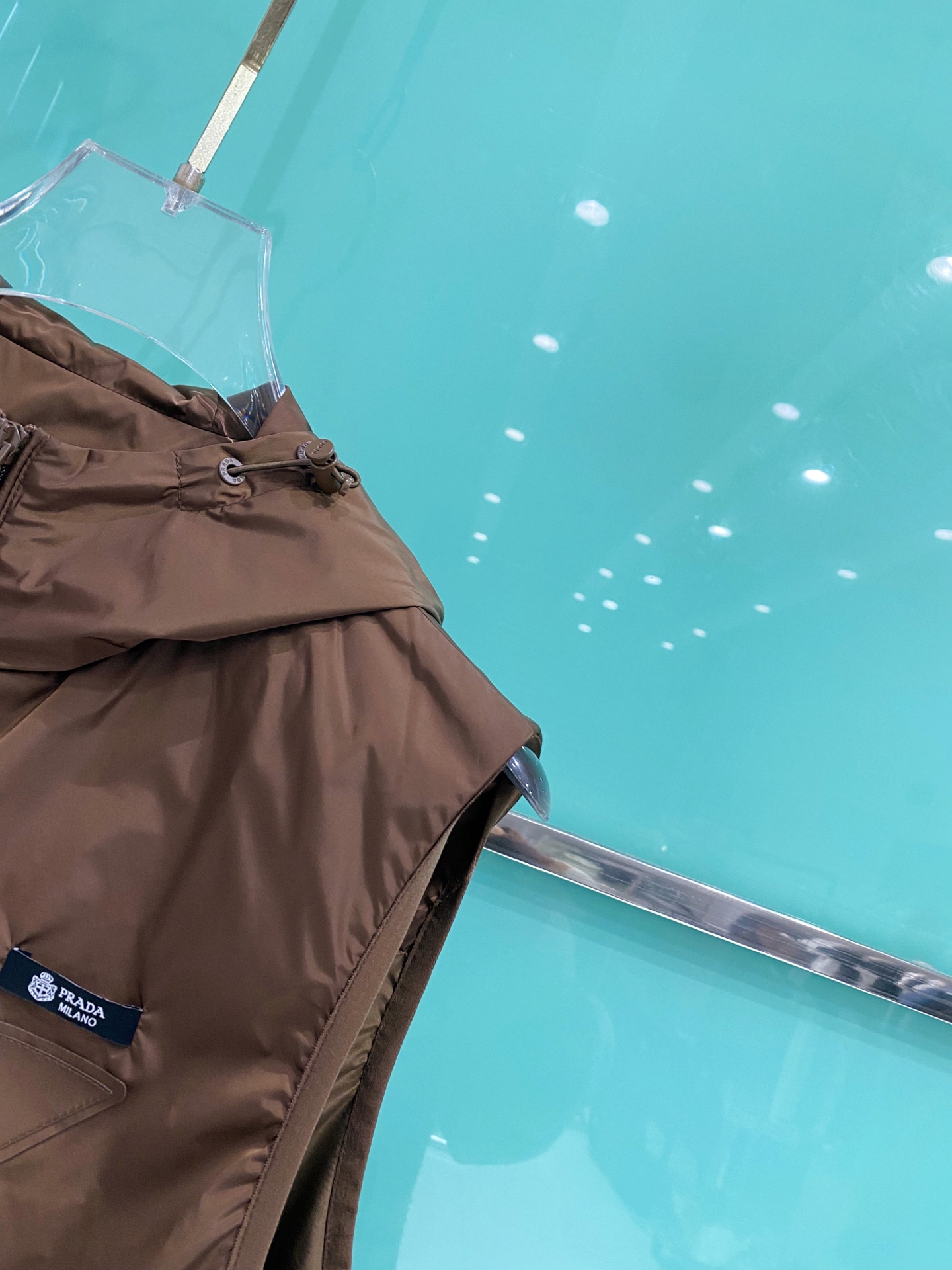 Prada 普拉达马甲2026ss春季新款夹克外套，专柜同步新品发售，商务休闲两不误！三角标彰显品牌奢华