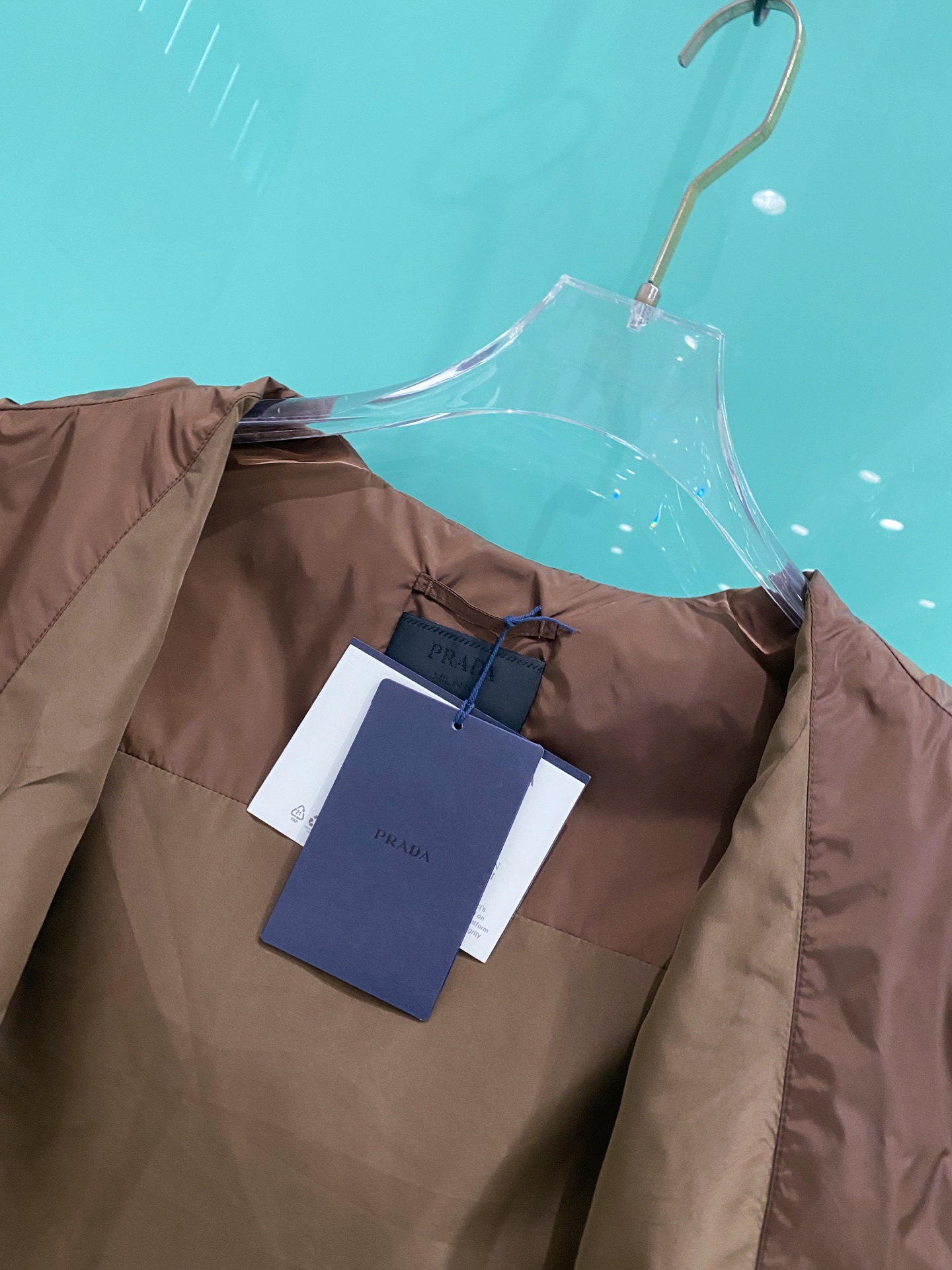 Prada 普拉达马甲2026ss春季新款夹克外套，专柜同步新品发售，商务休闲两不误！三角标彰显品牌奢华