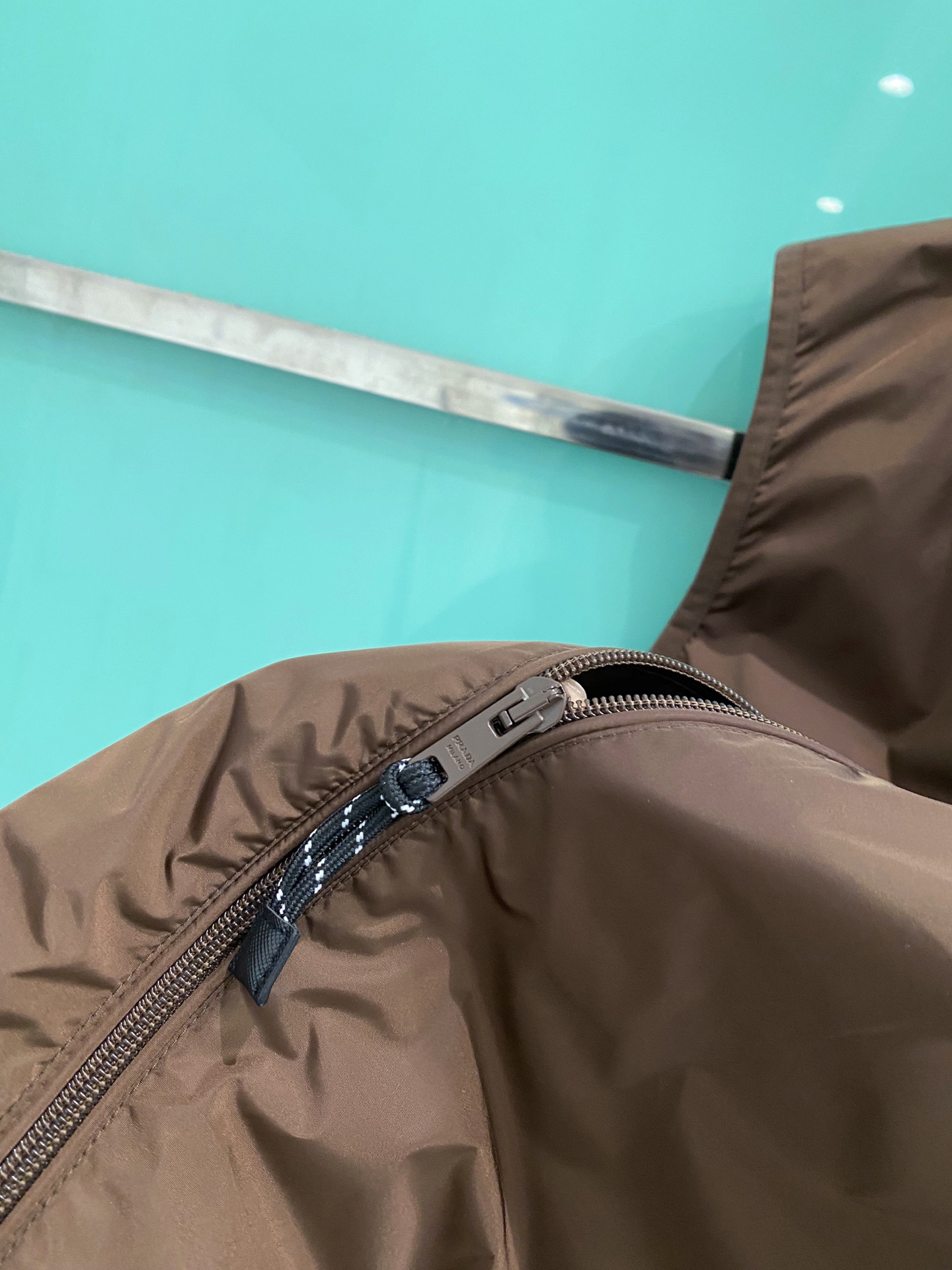 Prada 普拉达马甲2026ss春季新款夹克外套，专柜同步新品发售，商务休闲两不误！三角标彰显品牌奢华