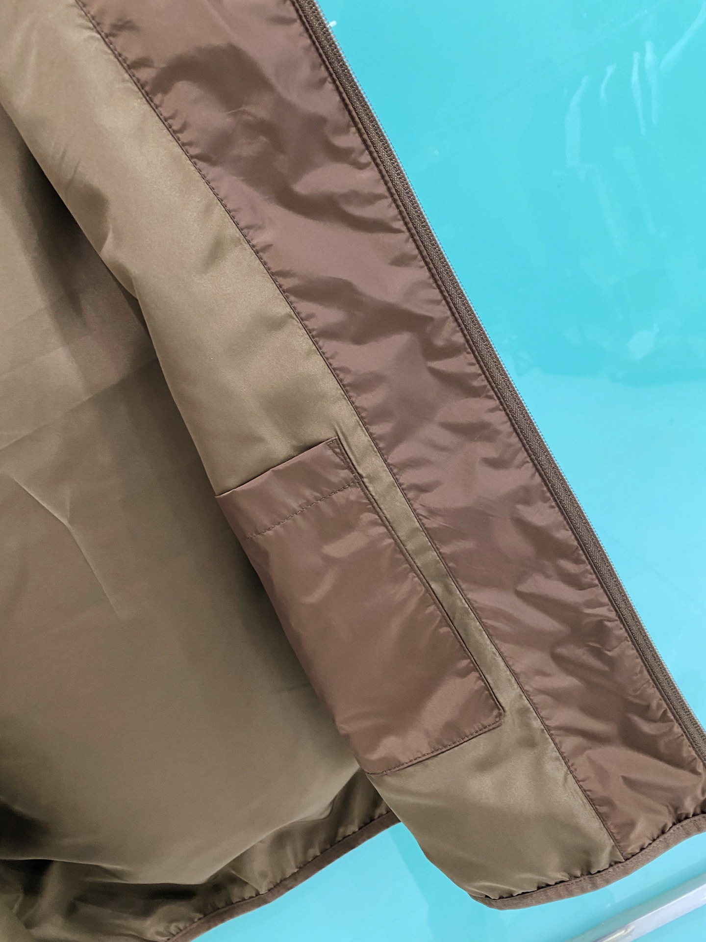 Prada 普拉达马甲2026ss春季新款夹克外套，专柜同步新品发售，商务休闲两不误！三角标彰显品牌奢华