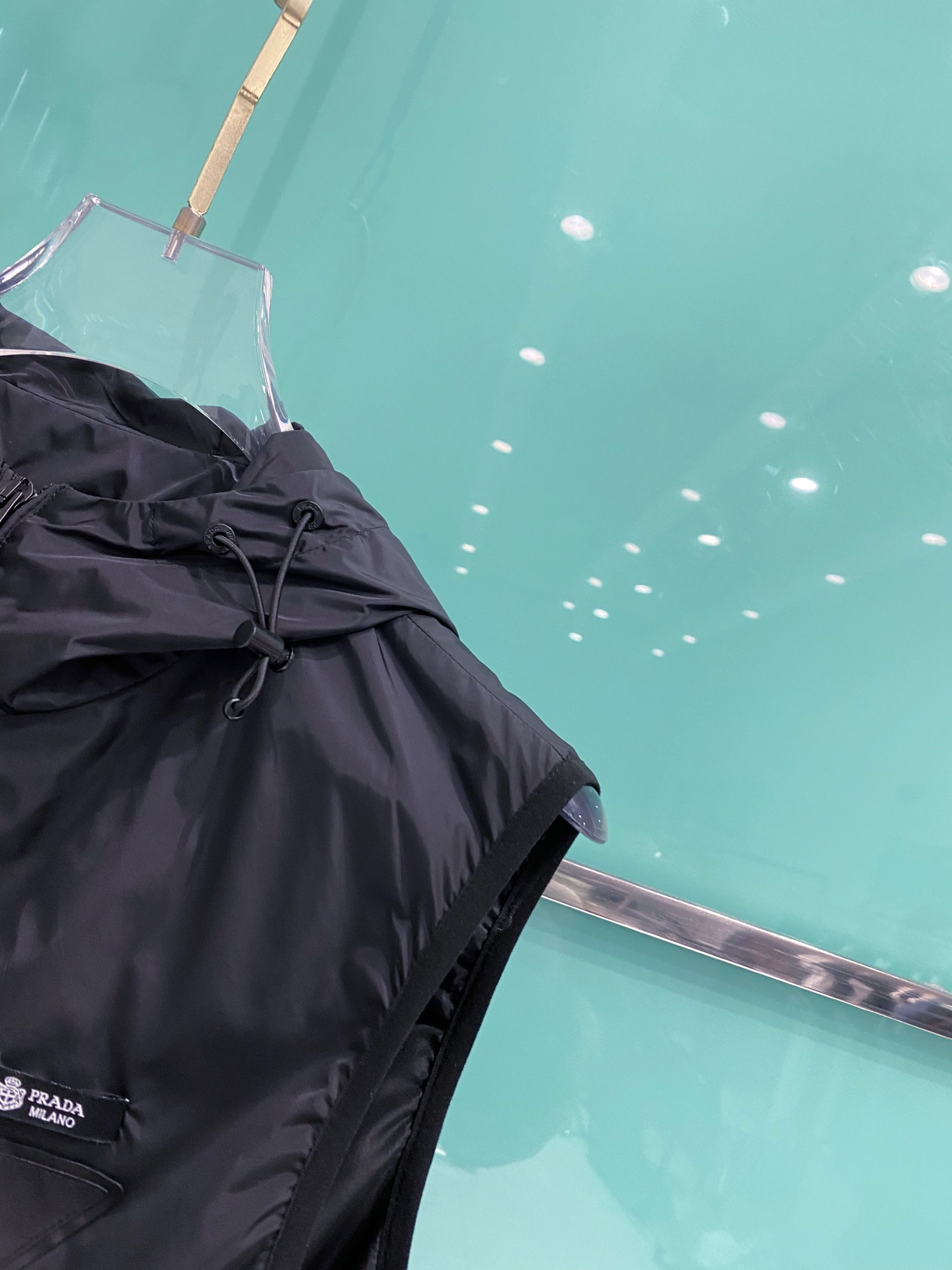 Prada 普拉达马甲2026ss春季新款夹克外套，专柜同步新品发售，商务休闲两不误！三角标彰显品牌奢华