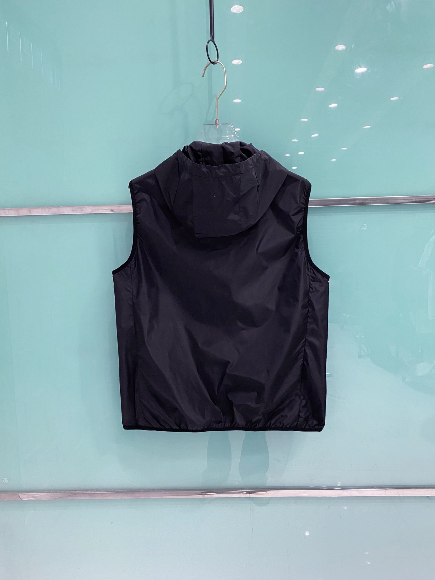 Prada 普拉达马甲2026ss春季新款夹克外套，专柜同步新品发售，商务休闲两不误！三角标彰显品牌奢华