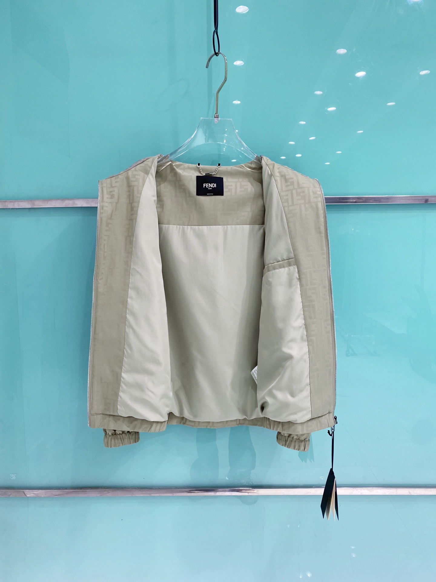 Fendi 芬迪 2026ss春季新款连帽夹克外套全高端版本！高定专柜面料辅料，透气舒适度高，细节无可挑