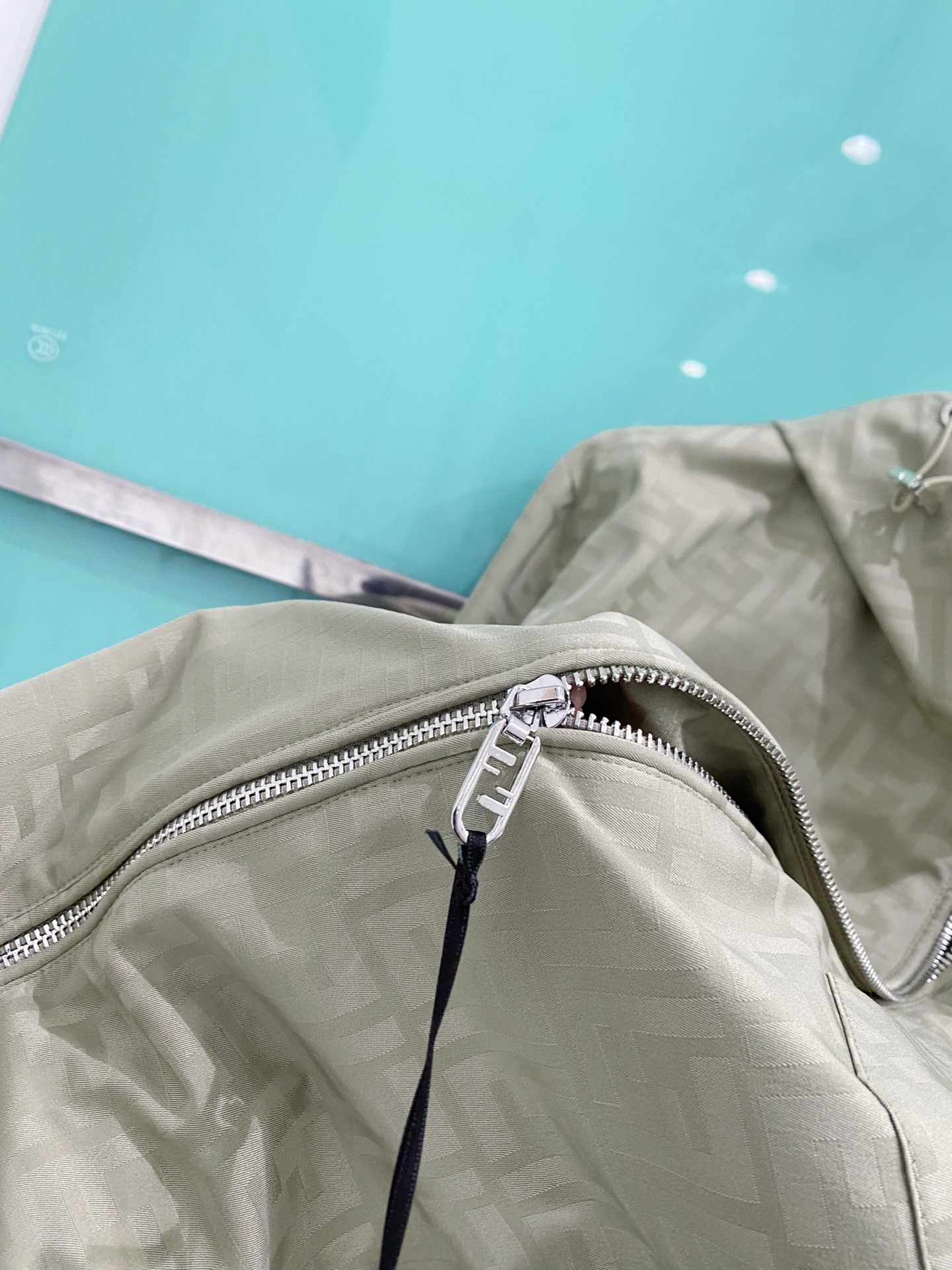 Fendi 芬迪 2026ss春季新款连帽夹克外套全高端版本！高定专柜面料辅料，透气舒适度高，细节无可挑