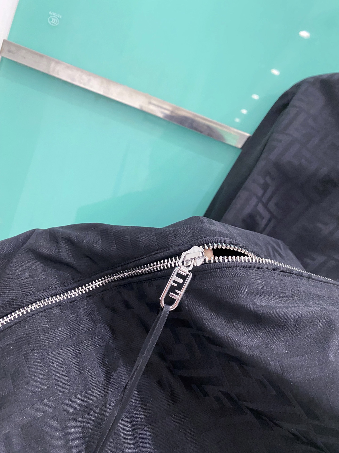 Fendi 芬迪 2026ss春季新款连帽夹克外套全高端版本！高定专柜面料辅料，透气舒适度高，细节无可挑