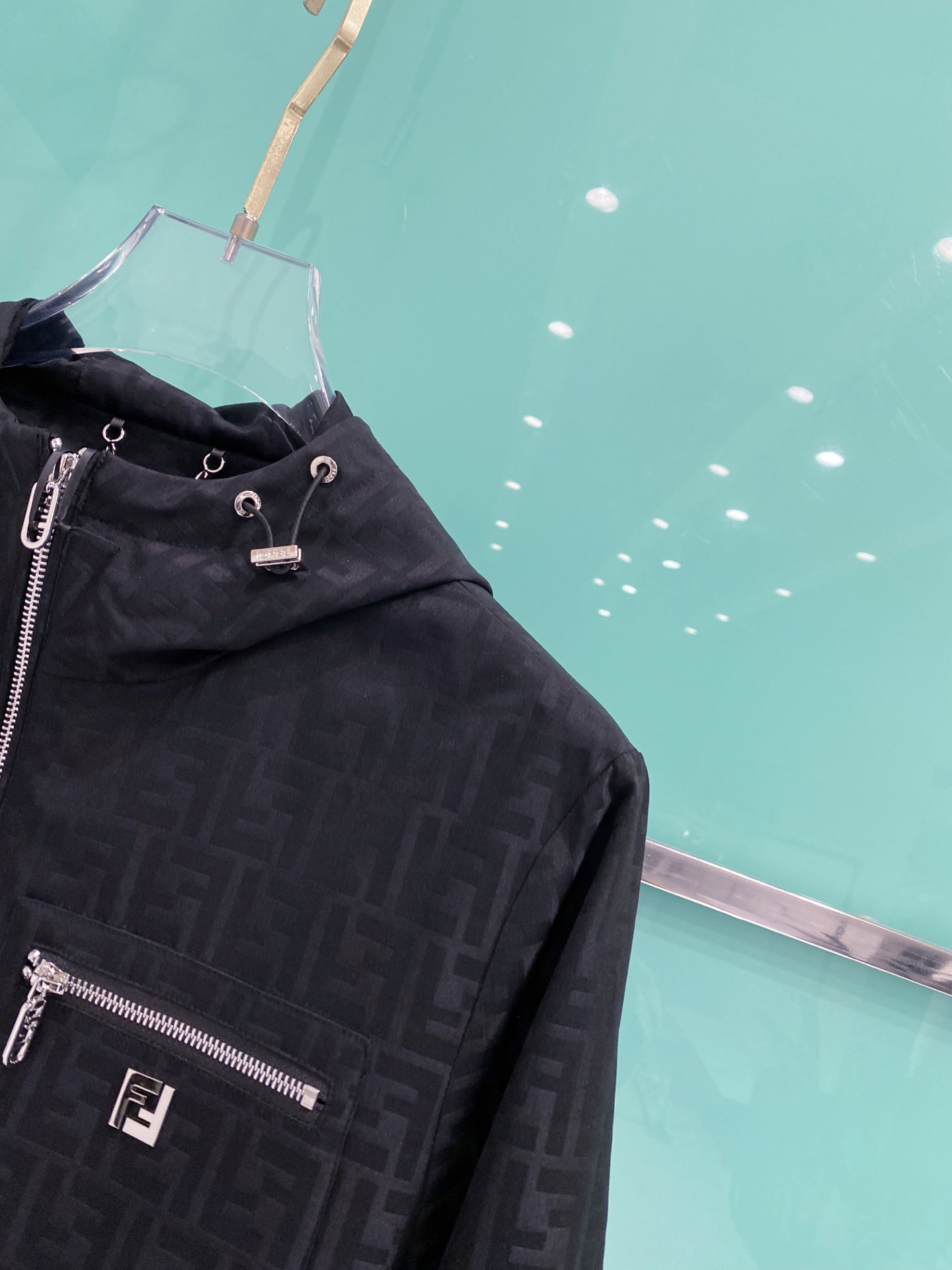 Fendi 芬迪 2026ss春季新款连帽夹克外套全高端版本！高定专柜面料辅料，透气舒适度高，细节无可挑