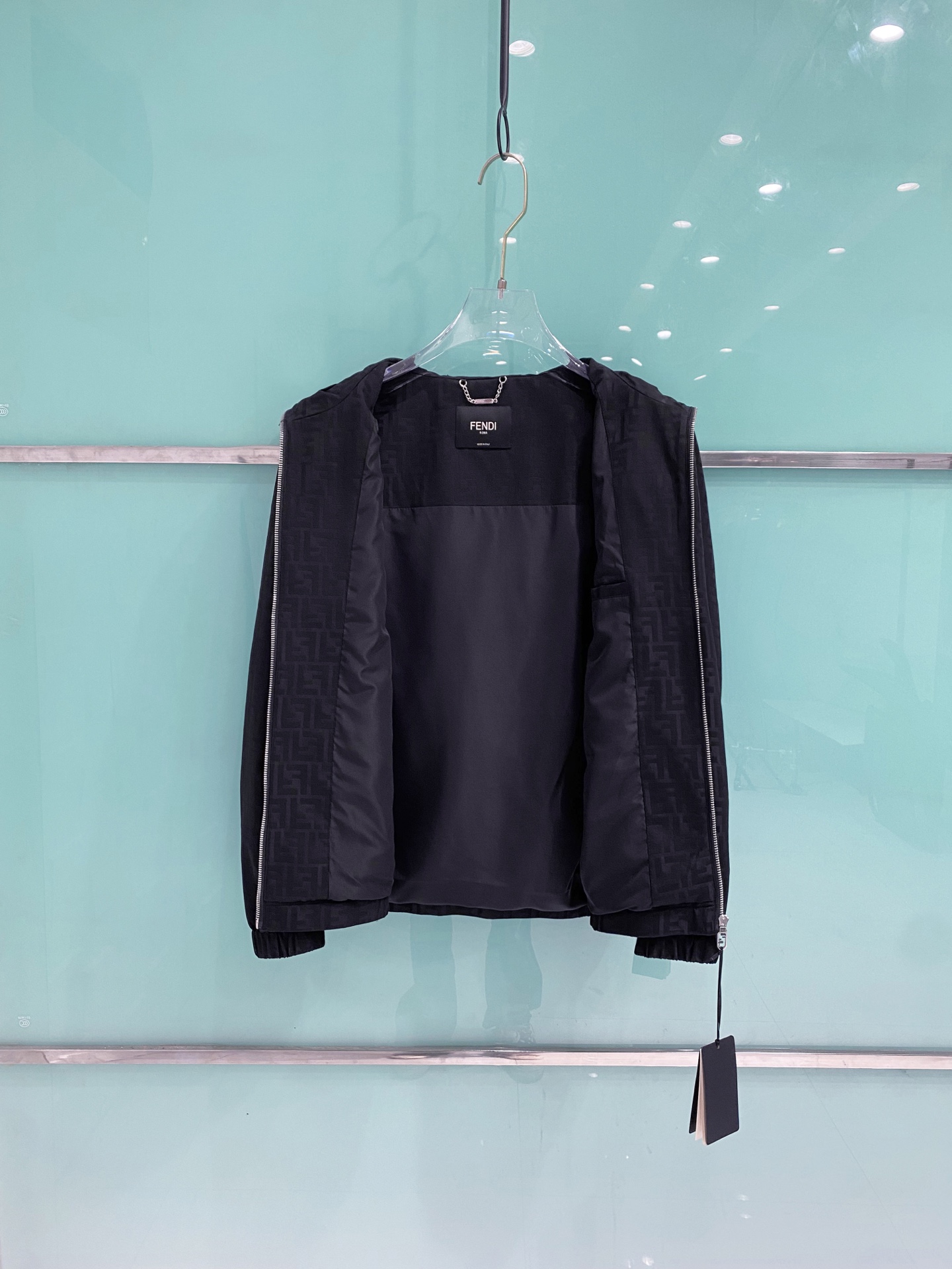 Fendi 芬迪 2026ss春季新款连帽夹克外套全高端版本！高定专柜面料辅料，透气舒适度高，细节无可挑