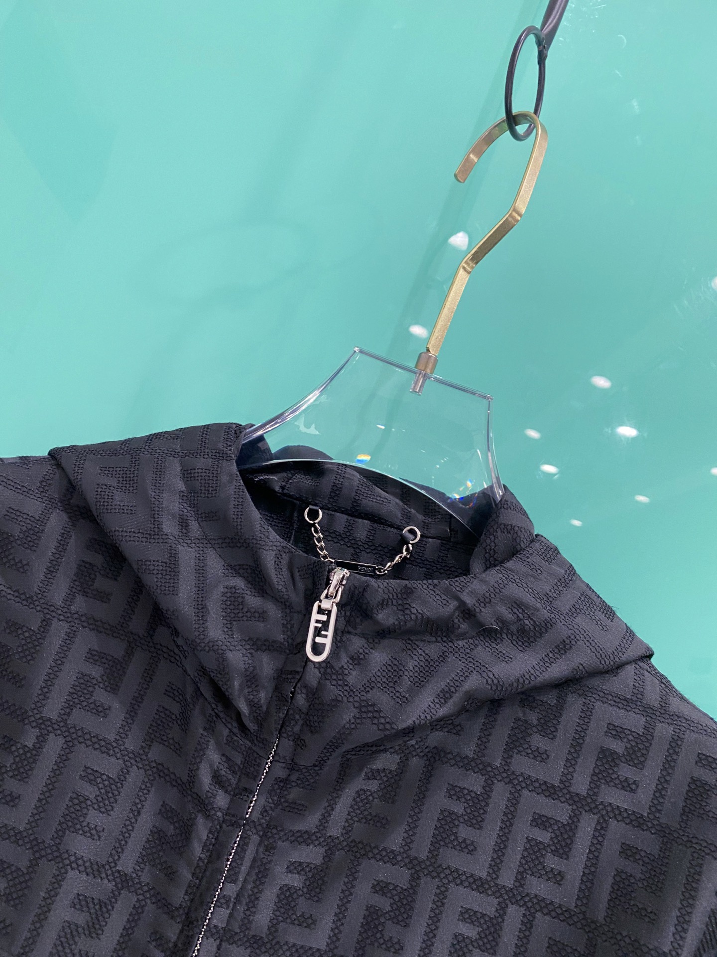 Fendi 芬迪 2026ss春季新款连帽夹克外套全高端版本！高定专柜面料辅料，透气舒适度高，细节无可挑