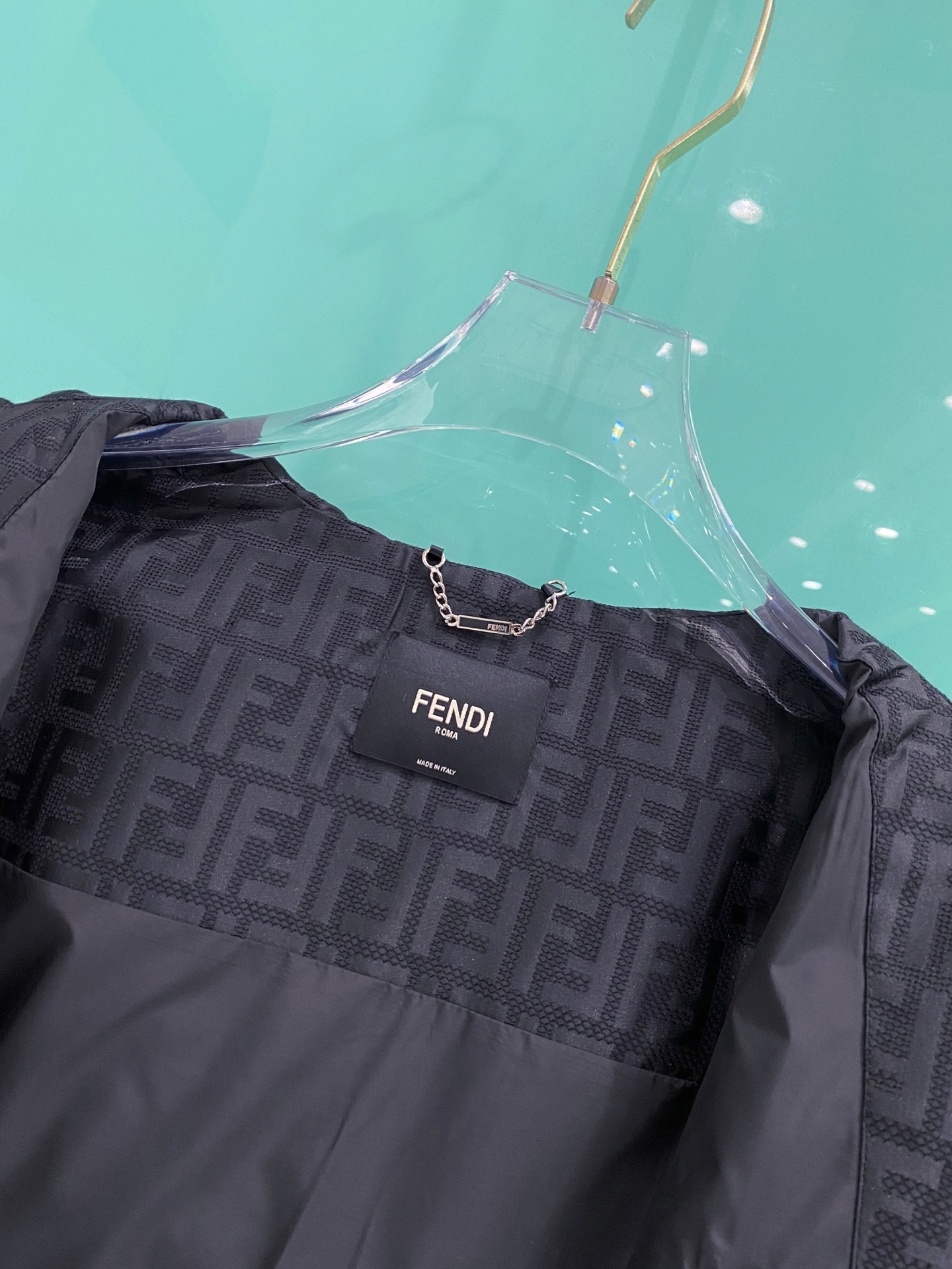 Fendi 芬迪 2026ss春季新款连帽夹克外套全高端版本！高定专柜面料辅料，透气舒适度高，细节无可挑