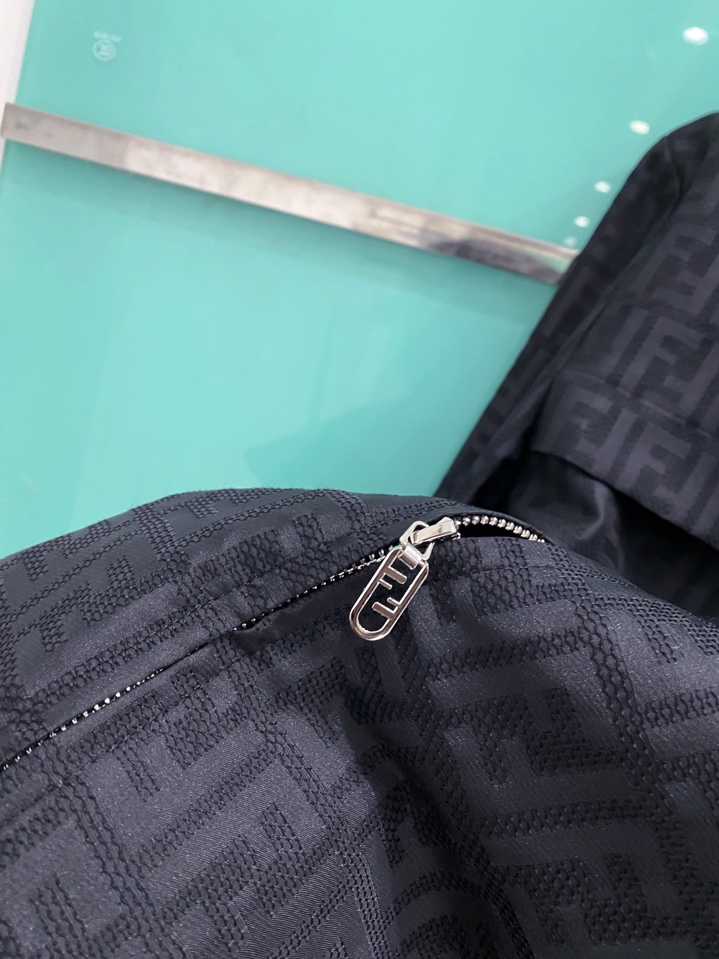 Fendi 芬迪 2026ss春季新款连帽夹克外套全高端版本！高定专柜面料辅料，透气舒适度高，细节无可挑