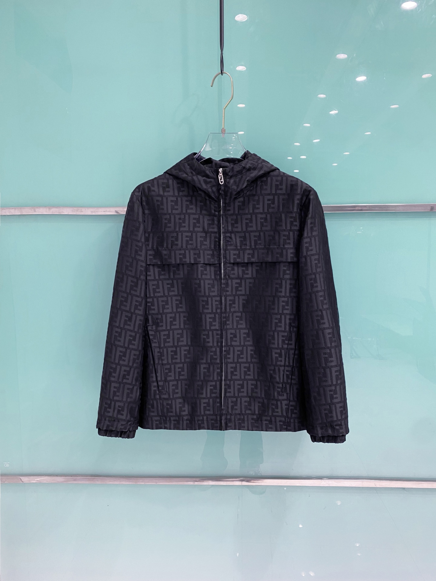 Fendi 芬迪 2026ss春季新款连帽夹克外套全高端版本！高定专柜面料辅料，透气舒适度高，细节无可挑