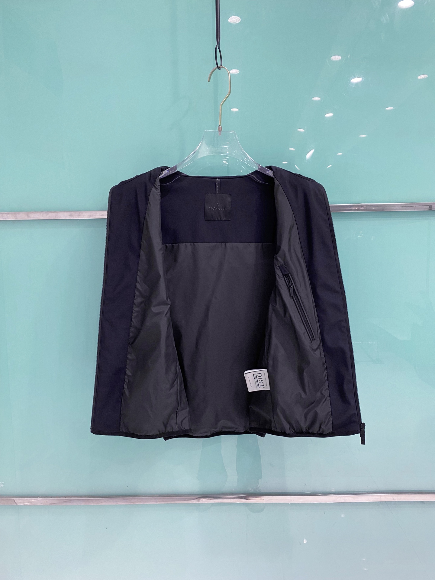 Fendi 芬迪 2026ss春季新款连帽夹克外套全高端版本！高定专柜面料辅料，透气舒适度高，细节无可挑