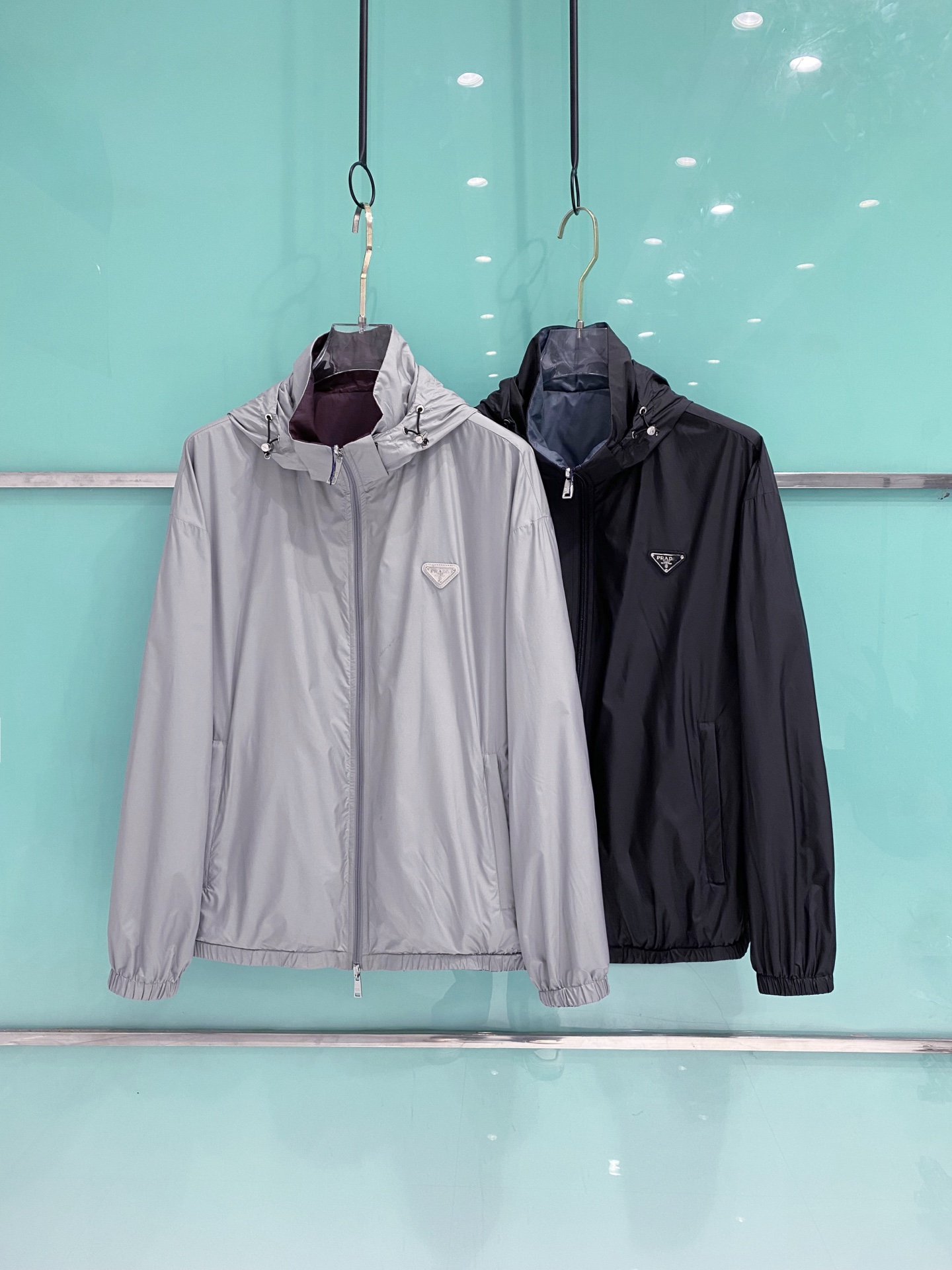 Prada 普拉达 双面穿 2026ss春季新款连帽夹克外套全高端版本！高定专柜面料辅料，透气舒适度高，