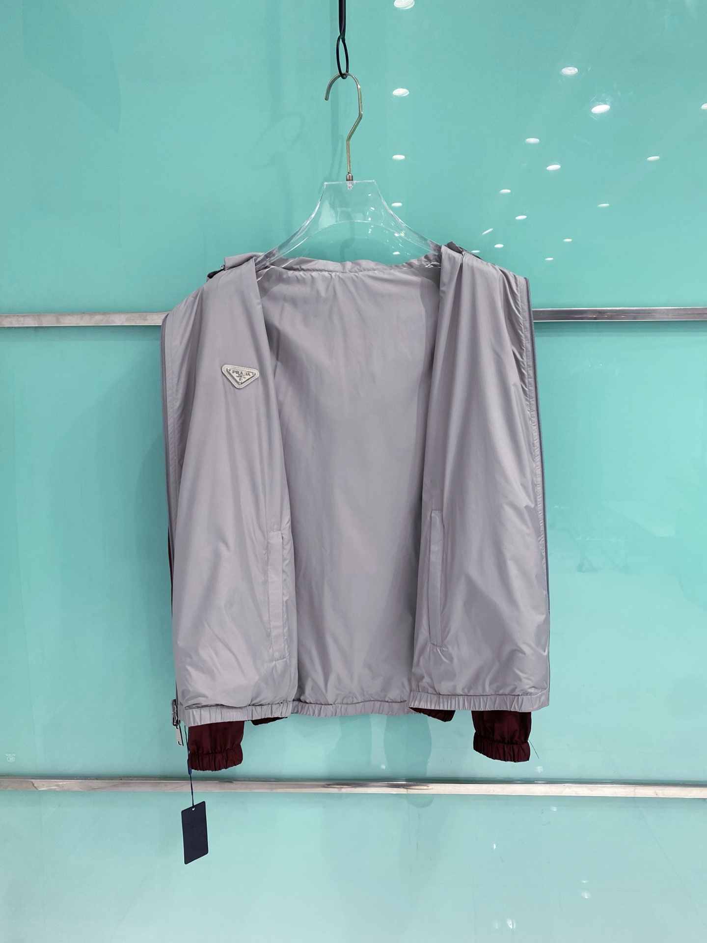 Prada 普拉达 双面穿 2026ss春季新款连帽夹克外套全高端版本！高定专柜面料辅料，透气舒适度高，